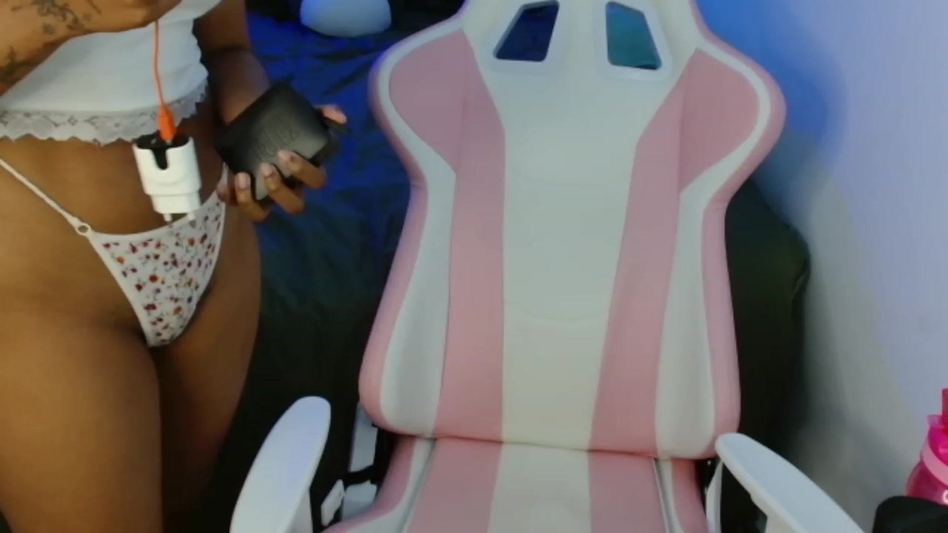 Gallery image thumbnail from Katara_'s myfreecams stream on, 12/13/2023, 13:58 image 11 of 20