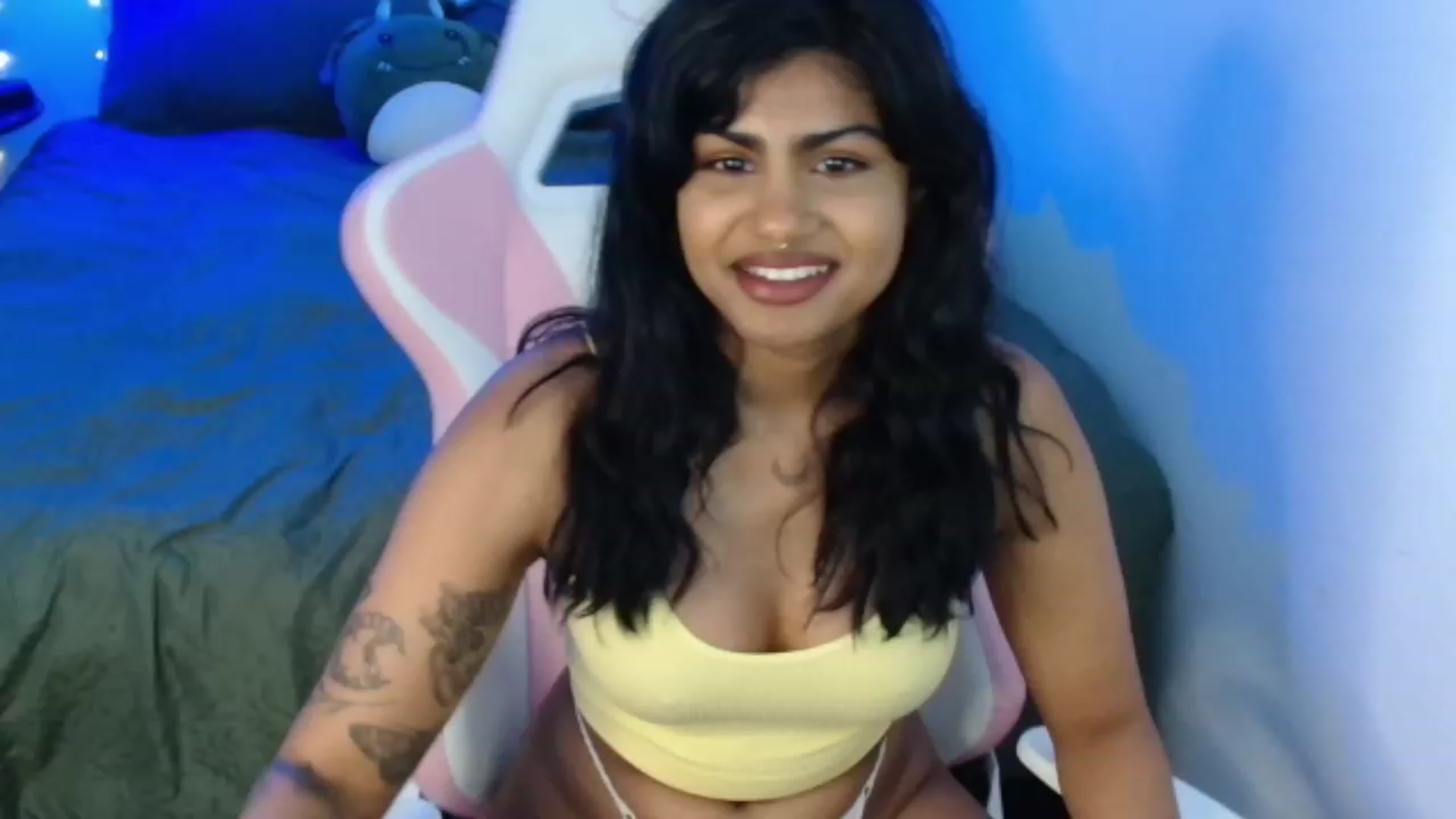 Gallery image thumbnail from Katara_'s myfreecams stream on, 12/14/2023, 10:25 image 18 of 20