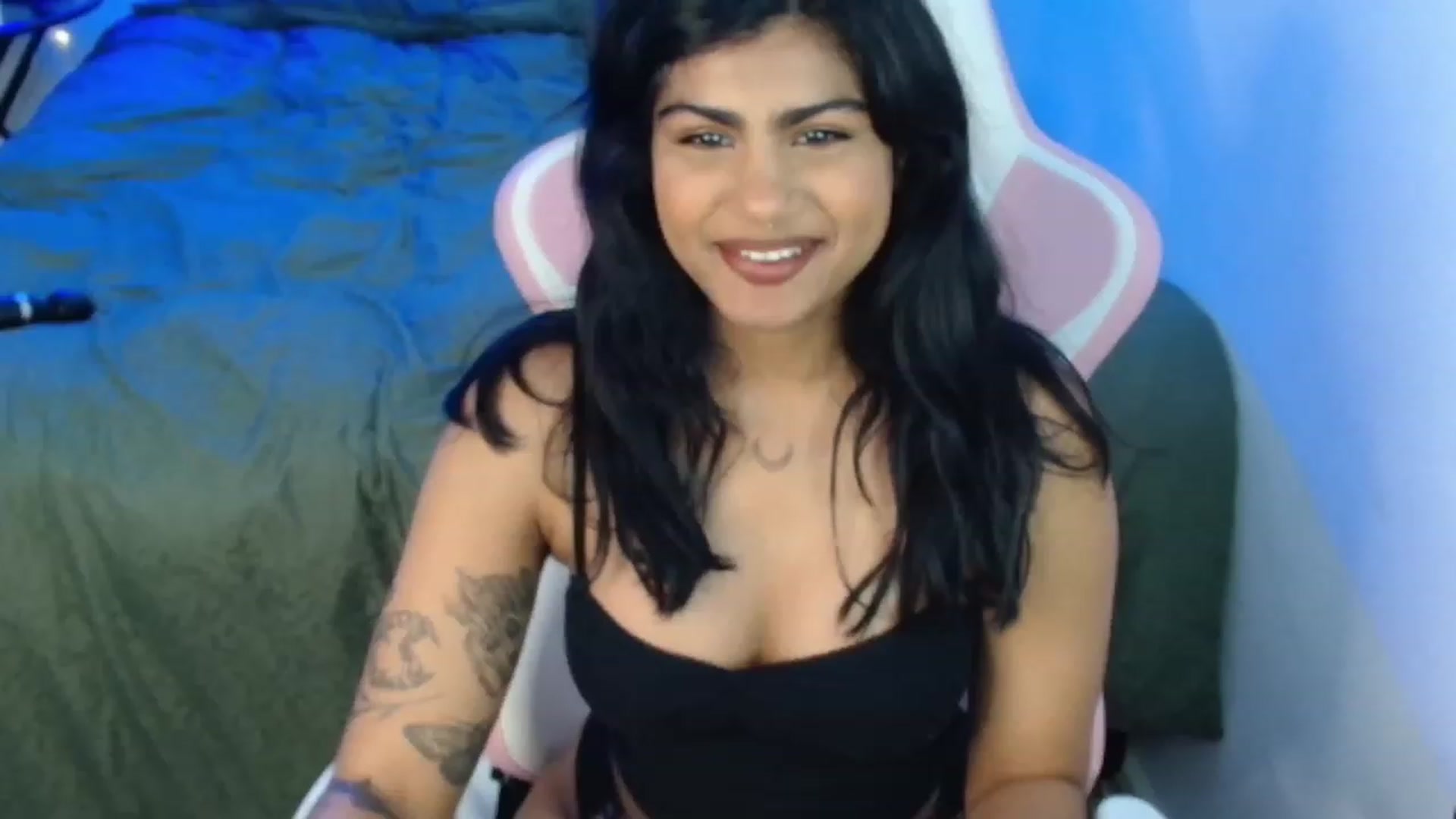Gallery image thumbnail from Katara_'s myfreecams stream on, 12/19/2023, 05:33 image 10 of 20