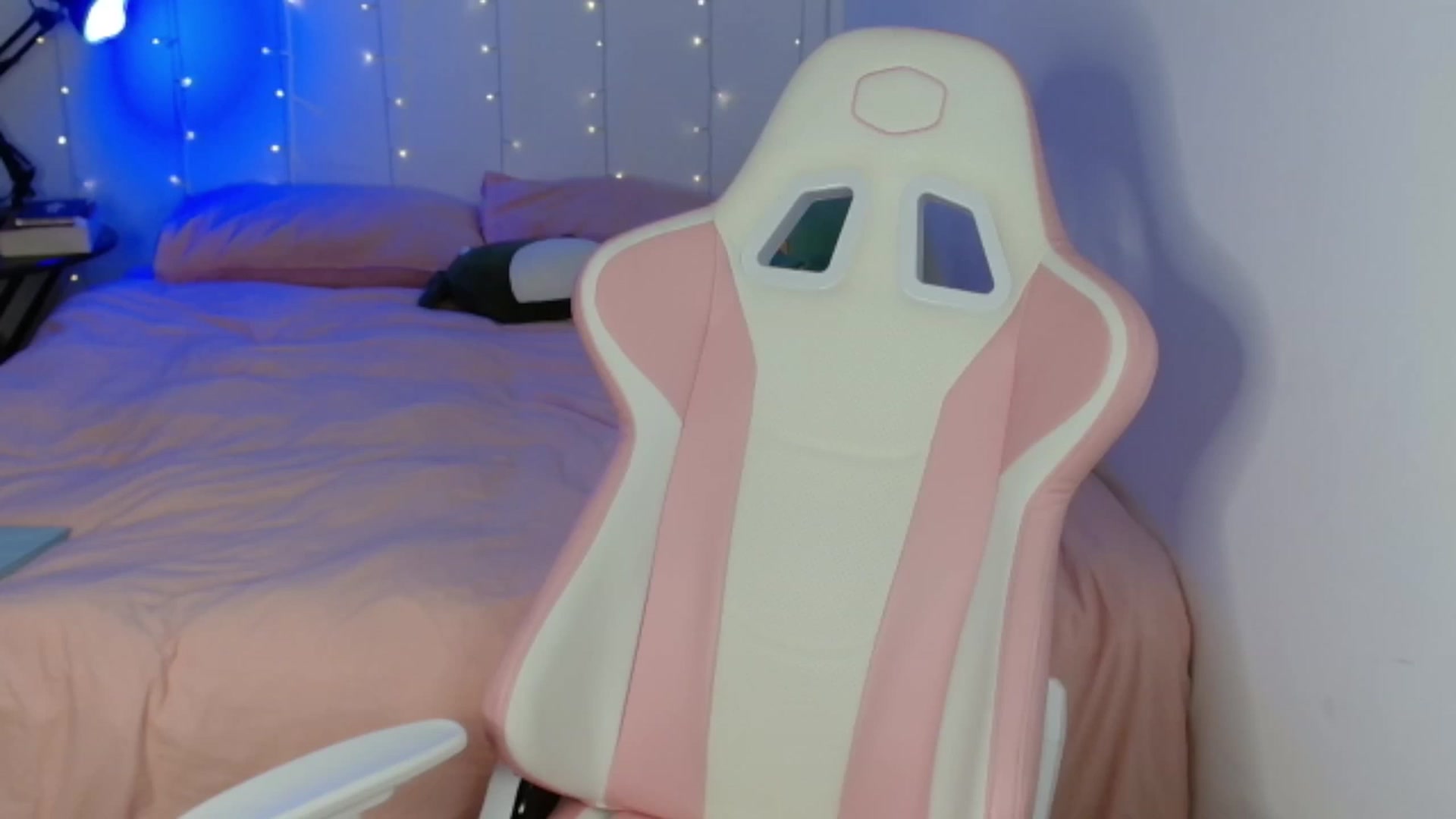 Gallery image thumbnail from Katara_'s myfreecams stream on, 01/11/2024, 06:15 image 19 of 20