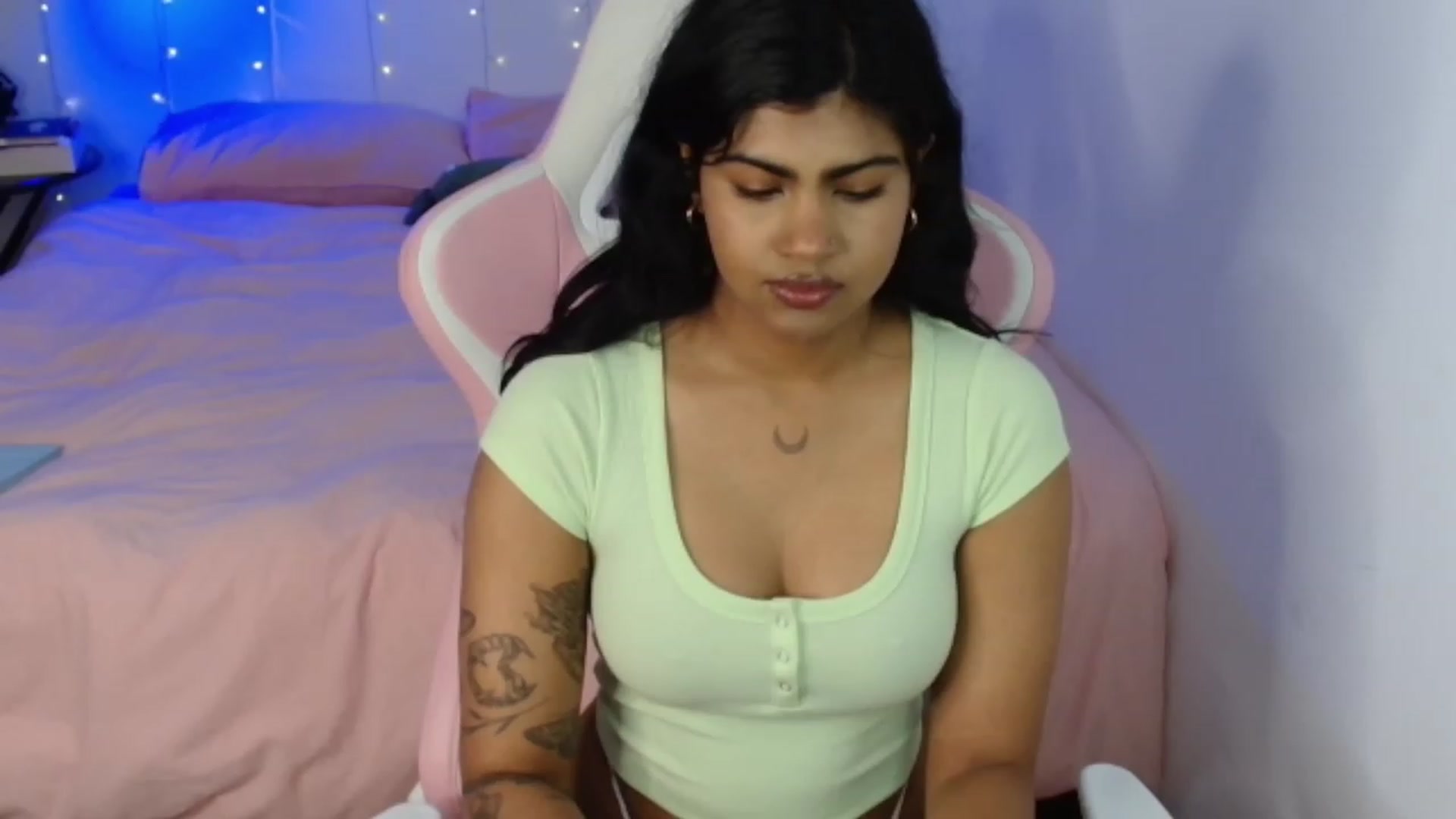 Gallery image thumbnail from Katara_'s myfreecams stream on, 01/11/2024, 06:15 image 2 of 20