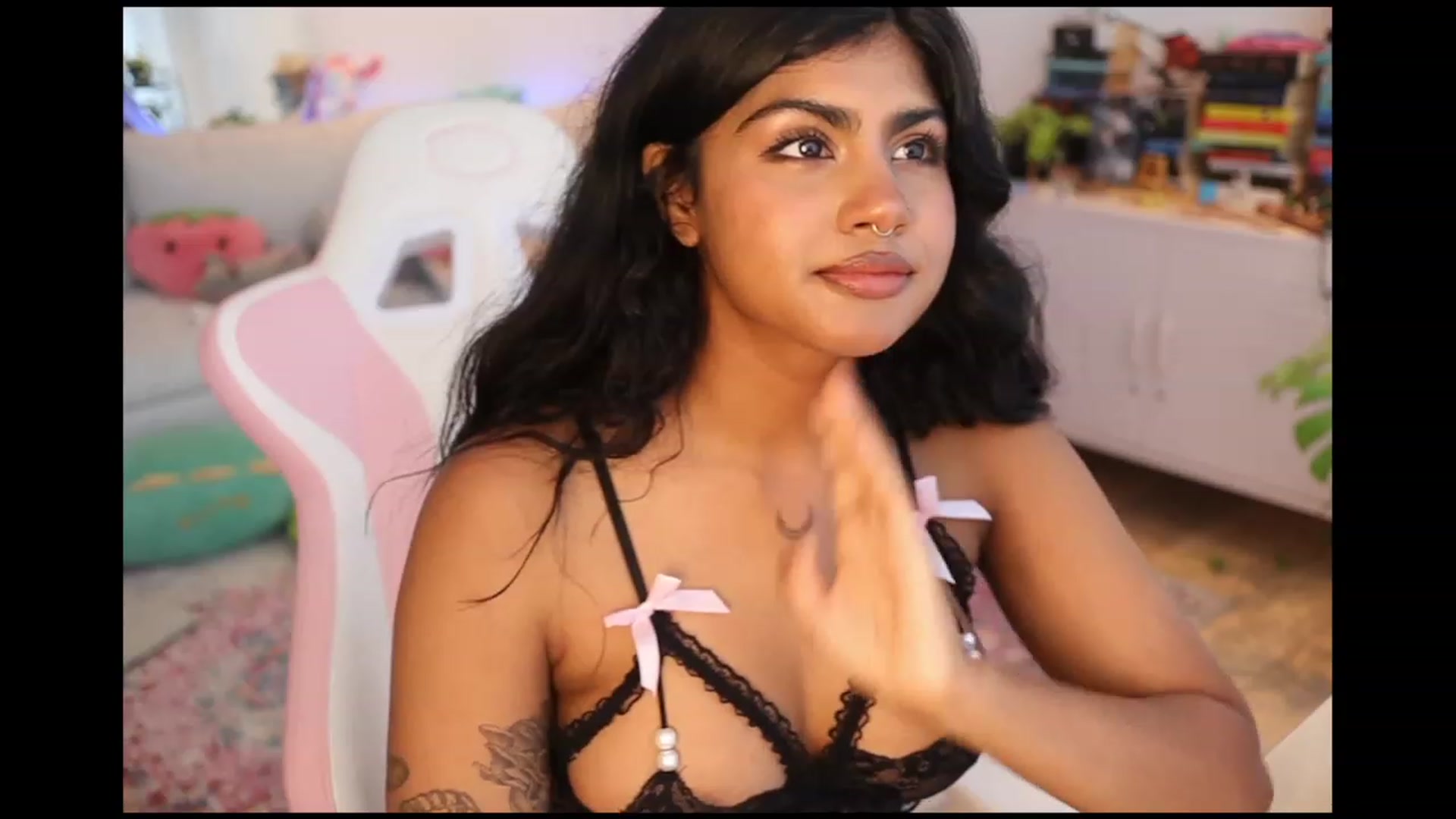Gallery image thumbnail from Katara_'s myfreecams stream on, 03/05/2024, 16:47 image 15 of 20
