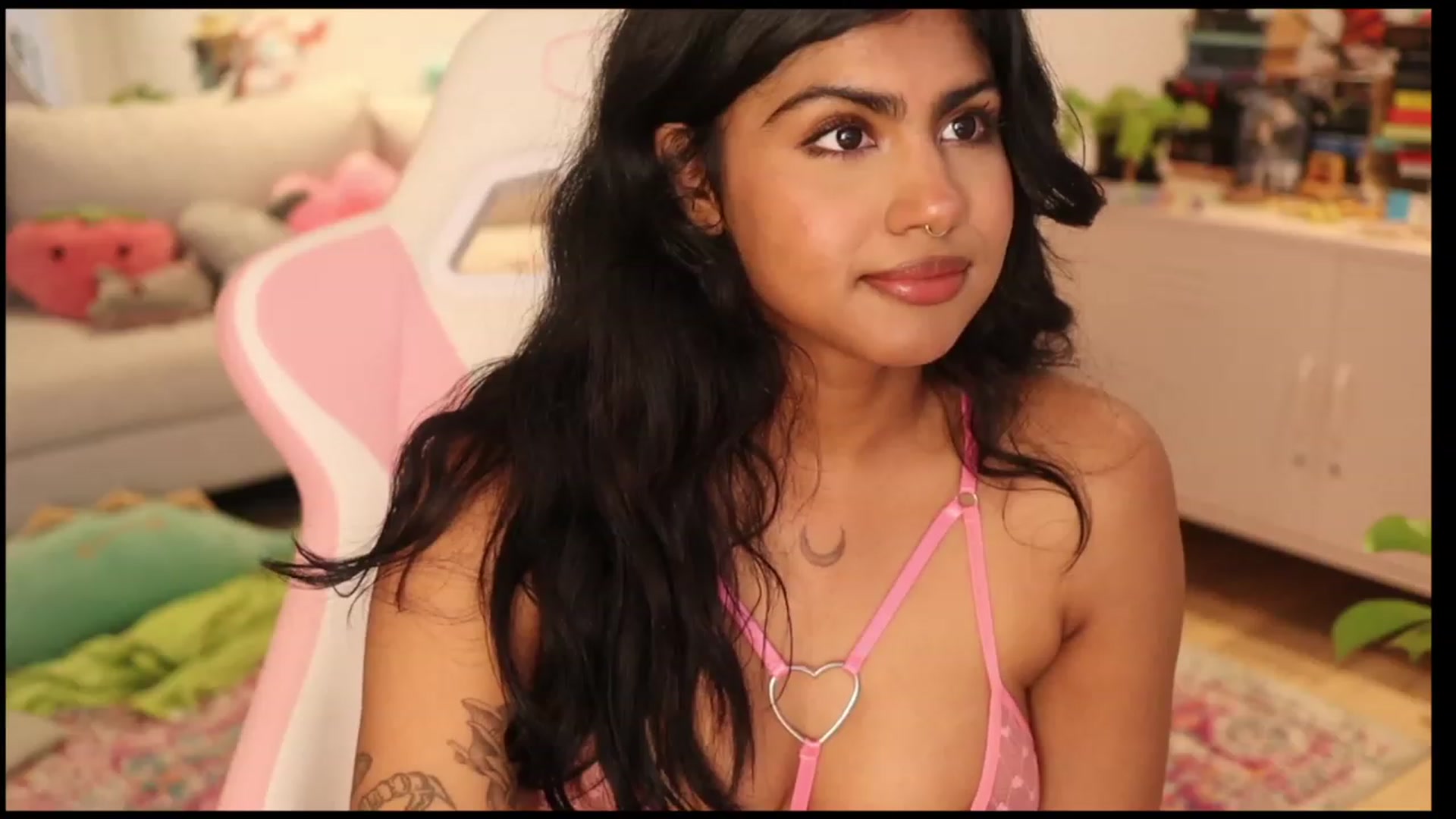 Gallery image thumbnail from Katara_'s myfreecams stream on, 03/06/2024, 18:17 image 6 of 20