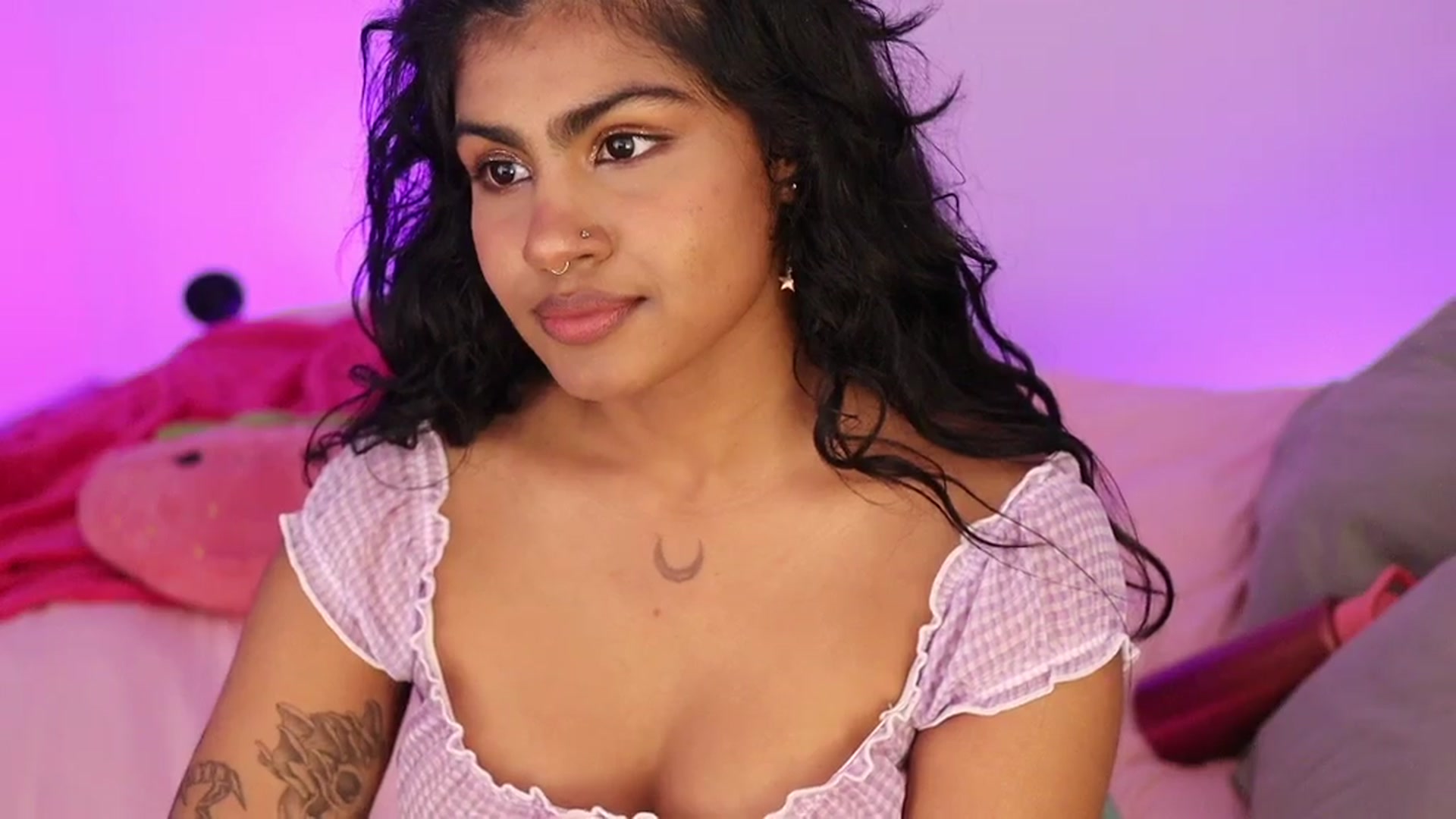 Gallery image thumbnail from Katara_'s myfreecams stream on, 04/10/2024, 16:16 image 12 of 20