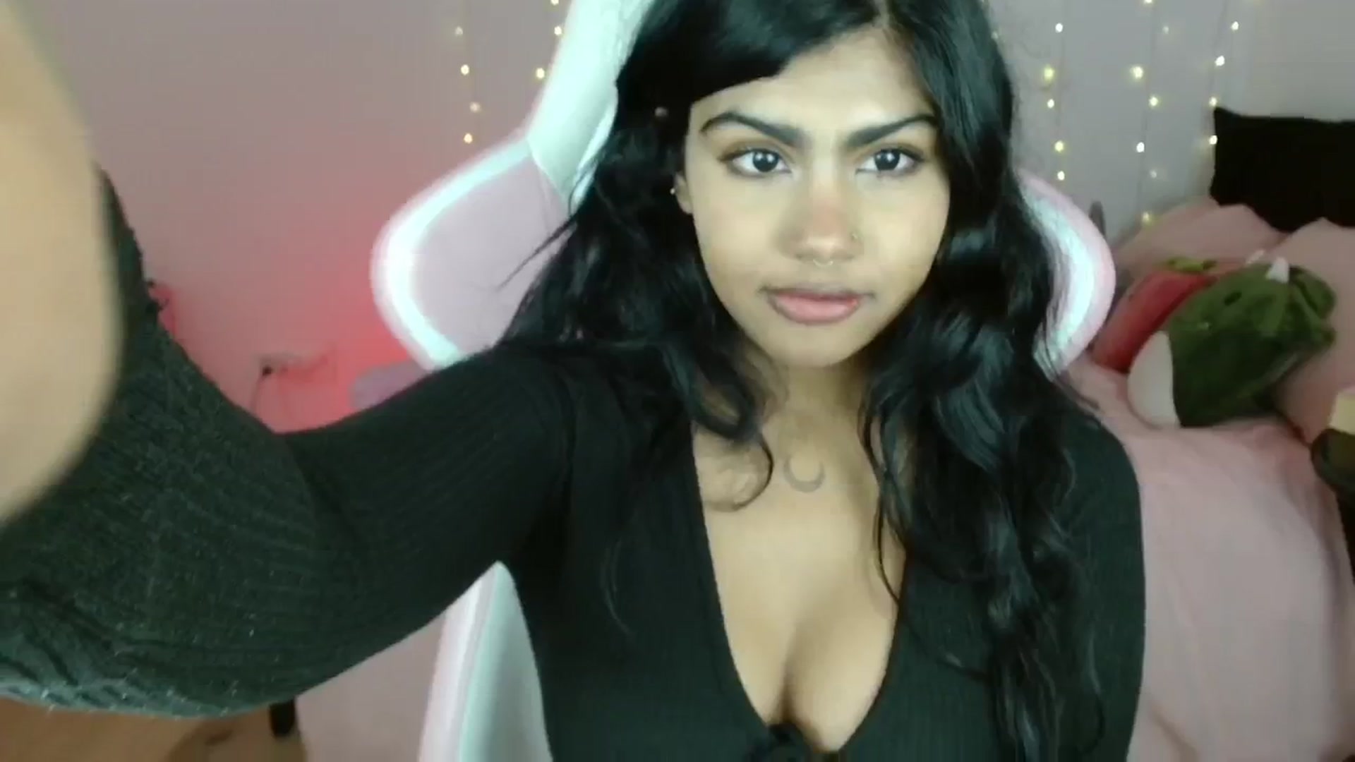Gallery image thumbnail from Katara_'s myfreecams stream on, 06/21/2024, 08:11 image 3 of 20