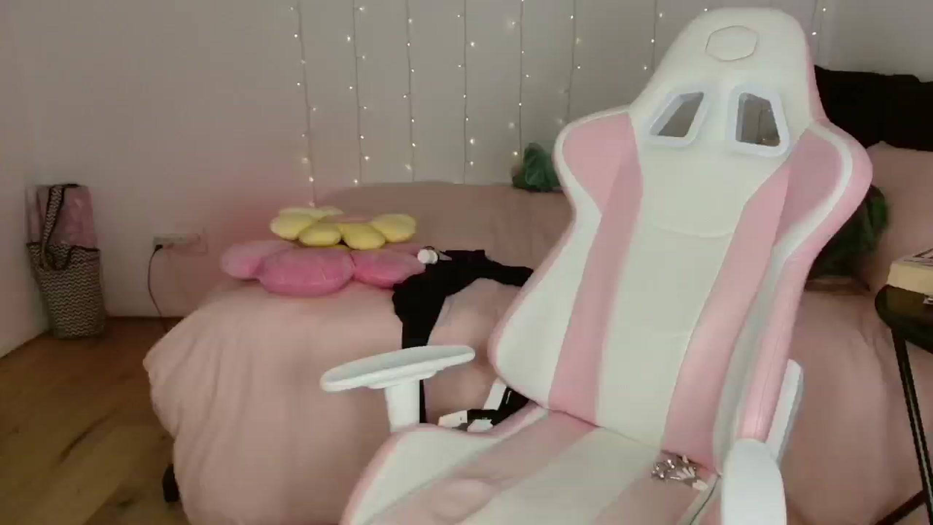 Gallery image thumbnail from Katara_'s myfreecams stream on, 06/21/2024, 10:59 image 11 of 20