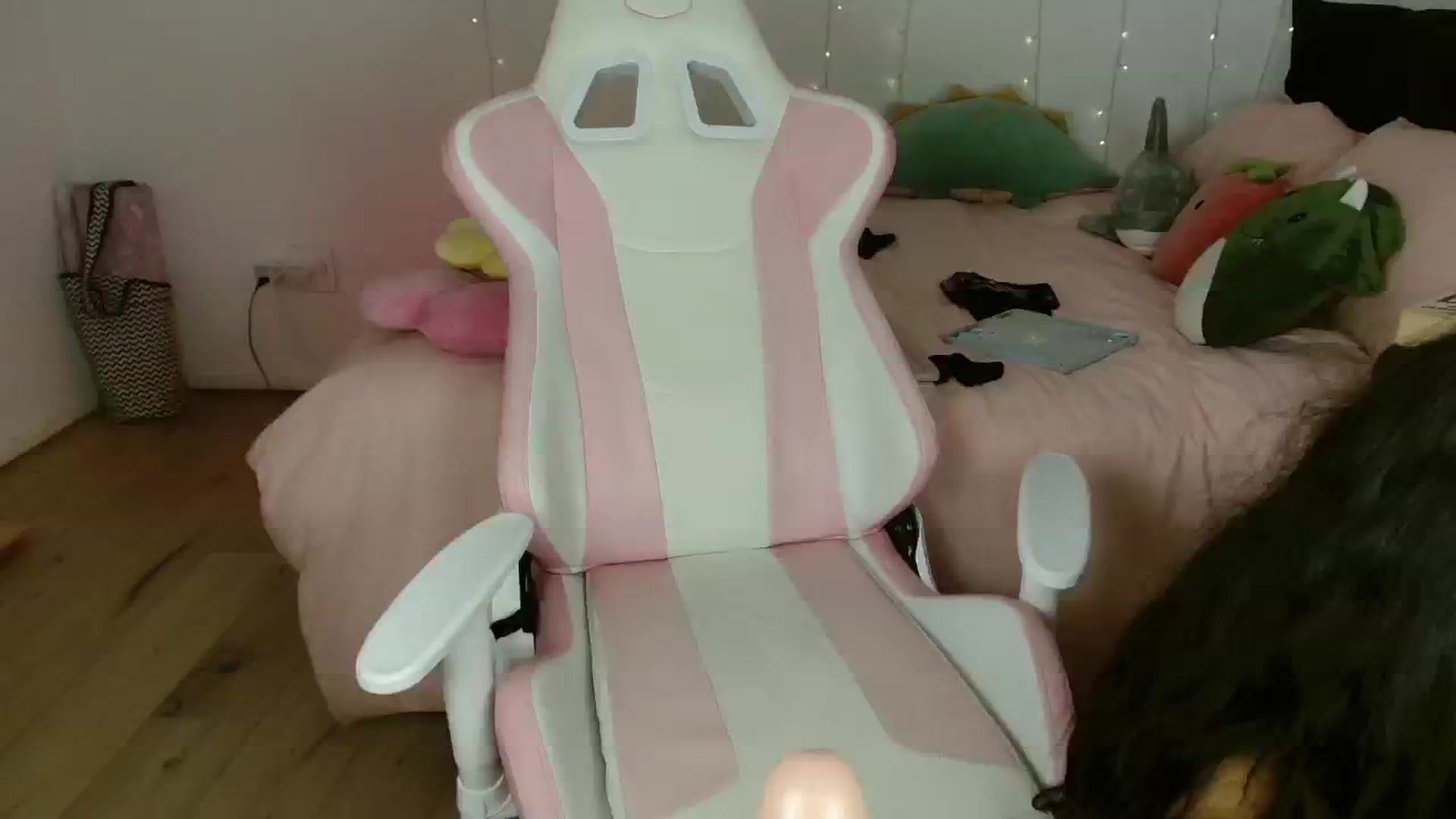 Gallery image thumbnail from Katara_'s myfreecams stream on, 06/21/2024, 11:35 image 5 of 20