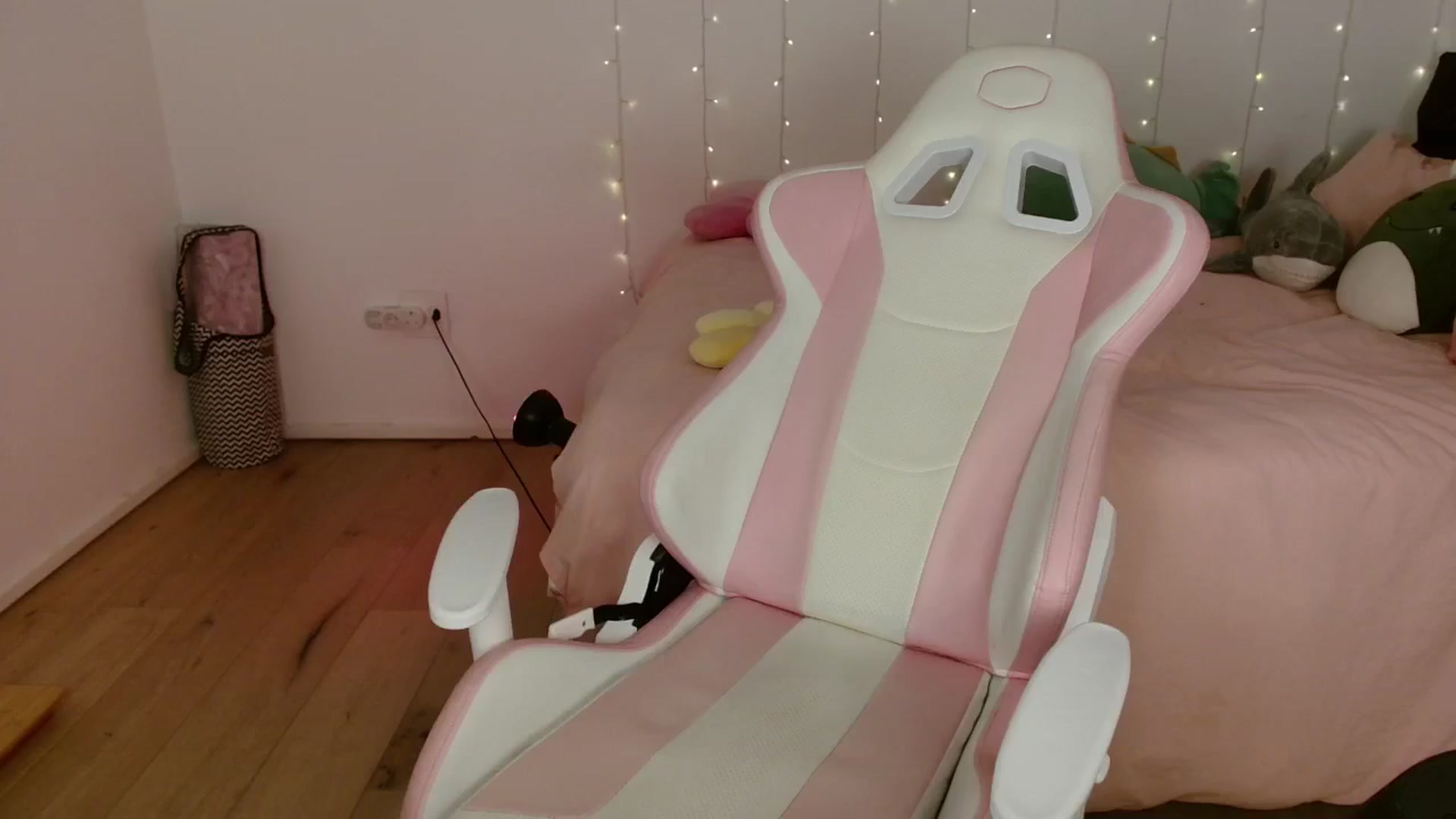 Gallery image thumbnail from Katara_'s myfreecams stream on, 07/04/2024, 09:11 image 3 of 20