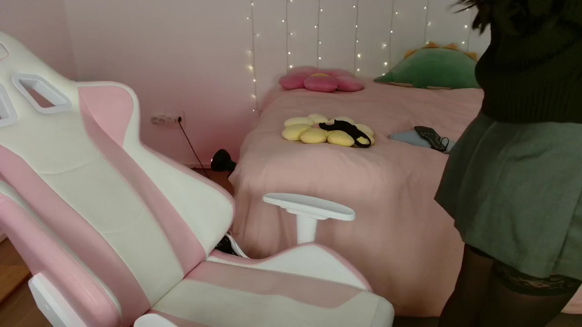 Gallery image thumbnail from Katara_'s myfreecams stream on, 07/04/2024, 09:27 image 2 of 20
