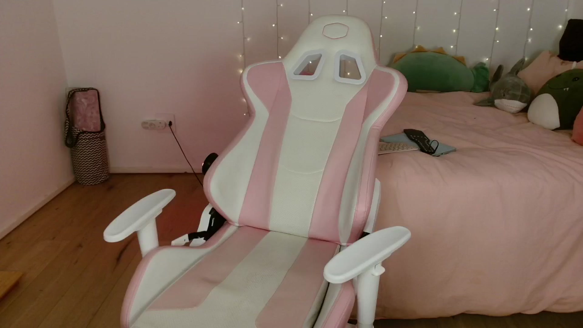 Gallery image thumbnail from Katara_'s myfreecams stream on, 07/04/2024, 10:34 image 3 of 20
