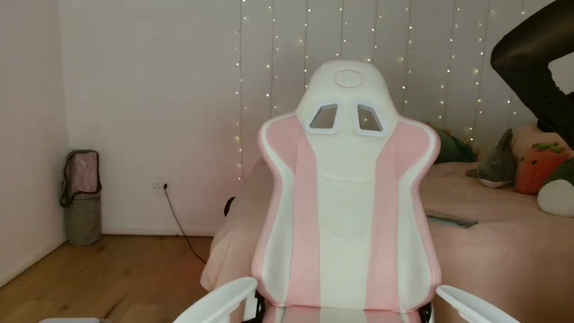 Gallery image thumbnail from Katara_'s myfreecams stream on, 07/08/2024, 07:39 image 19 of 20