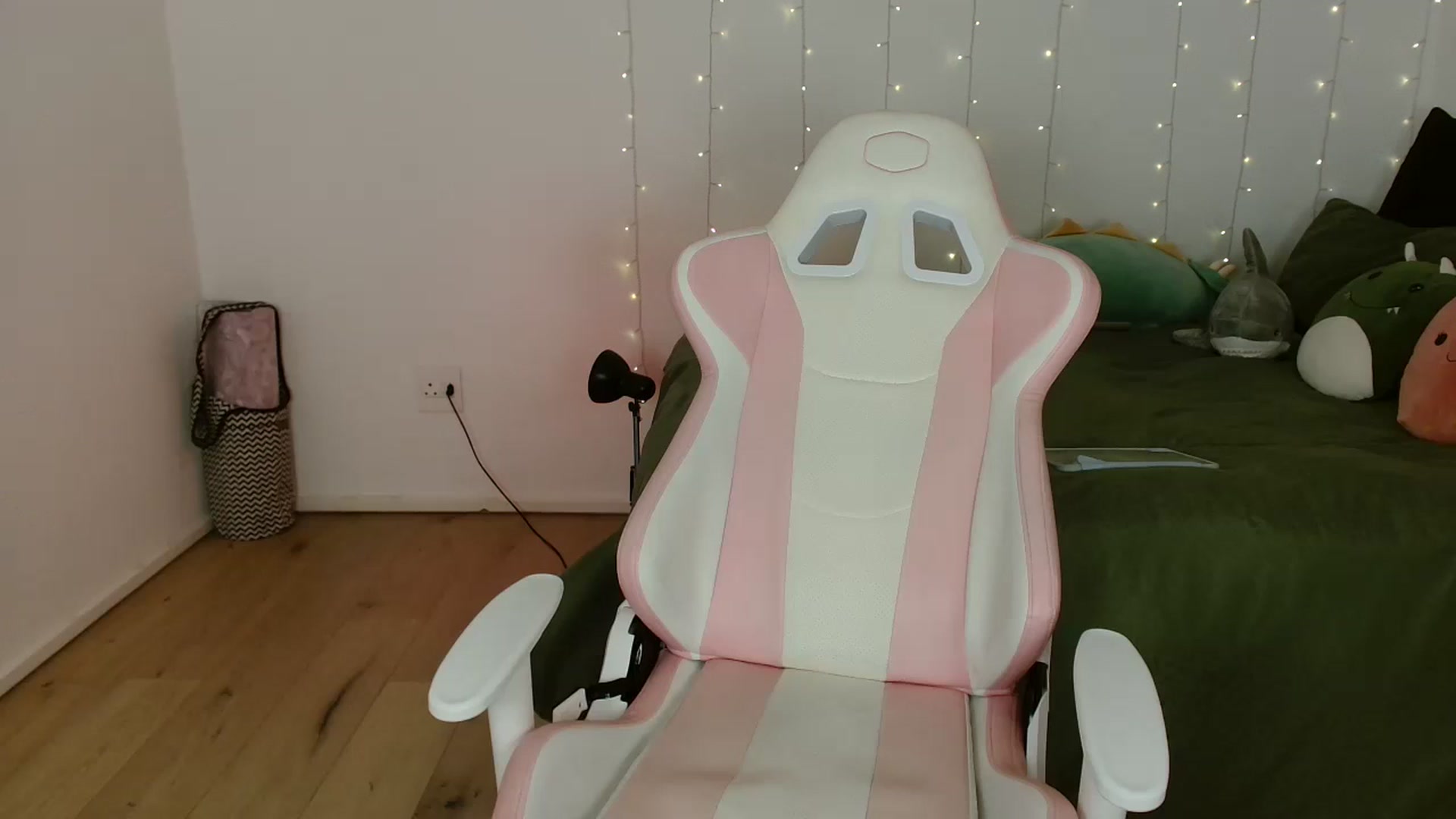 Gallery image thumbnail from Katara_'s myfreecams stream on, 07/13/2024, 08:20 image 4 of 20