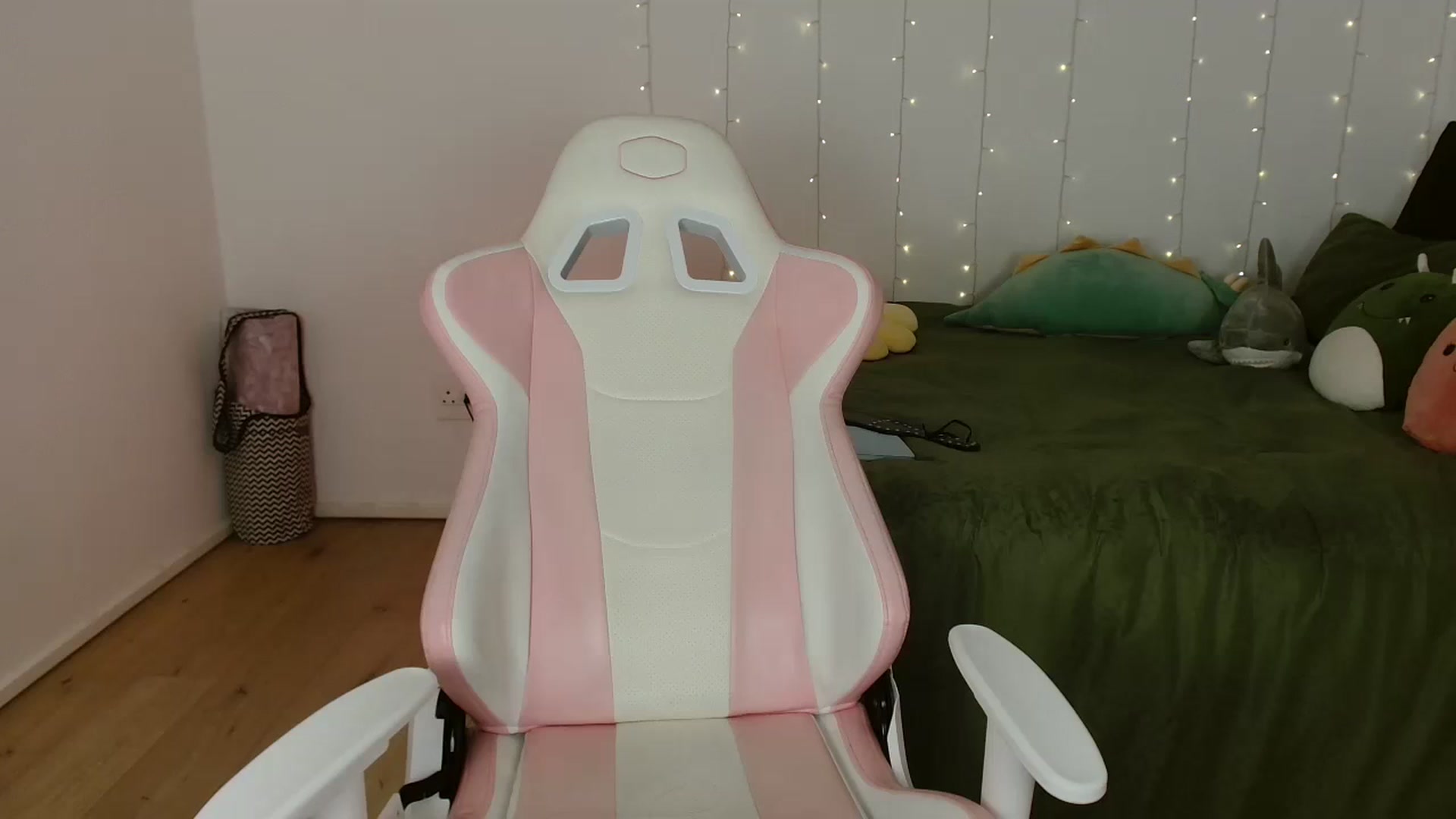 Gallery image thumbnail from Katara_'s myfreecams stream on, 07/13/2024, 14:20 image 8 of 20