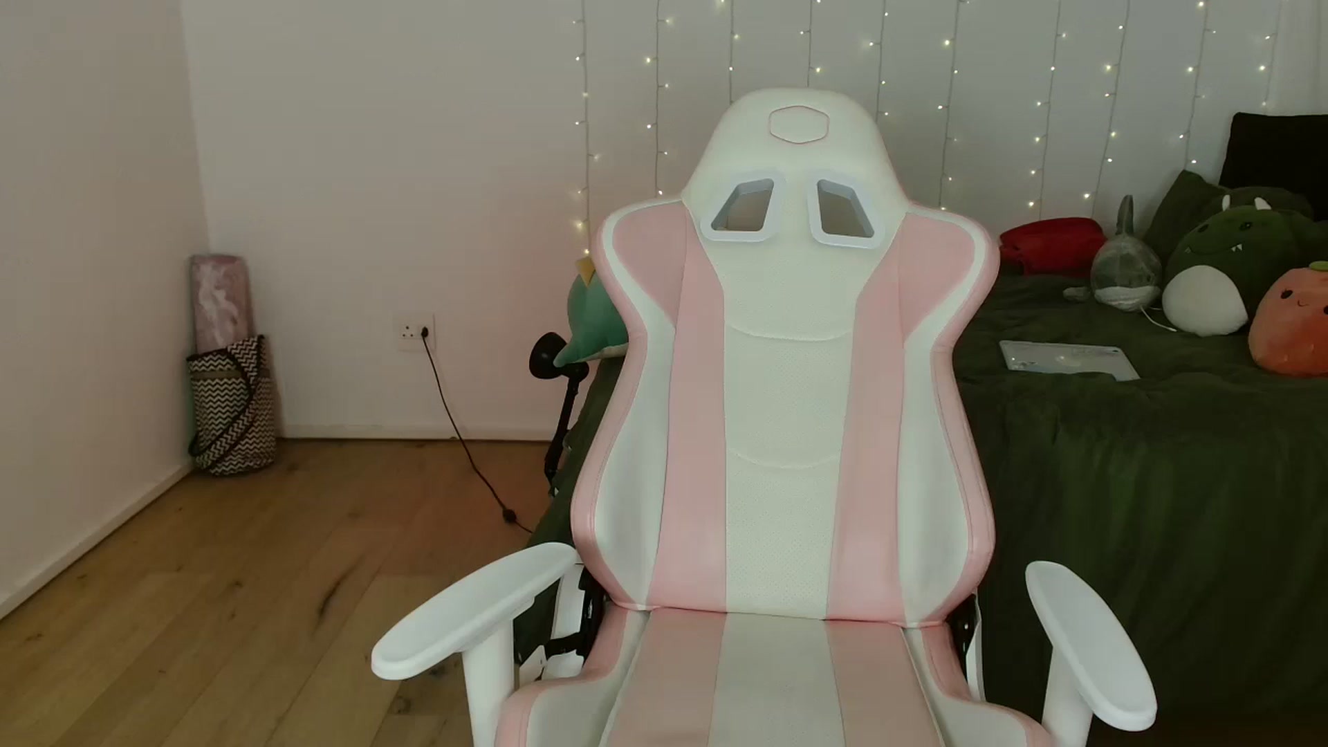 Gallery image thumbnail from Katara_'s myfreecams stream on, 07/24/2024, 13:17 image 4 of 20