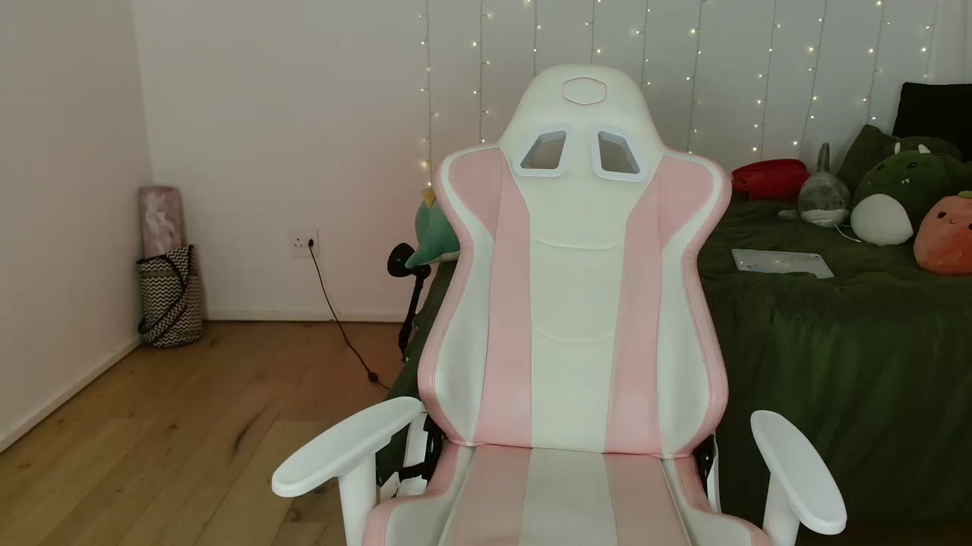 Gallery image thumbnail from Katara_'s myfreecams stream on, 07/24/2024, 13:17 image 3 of 20