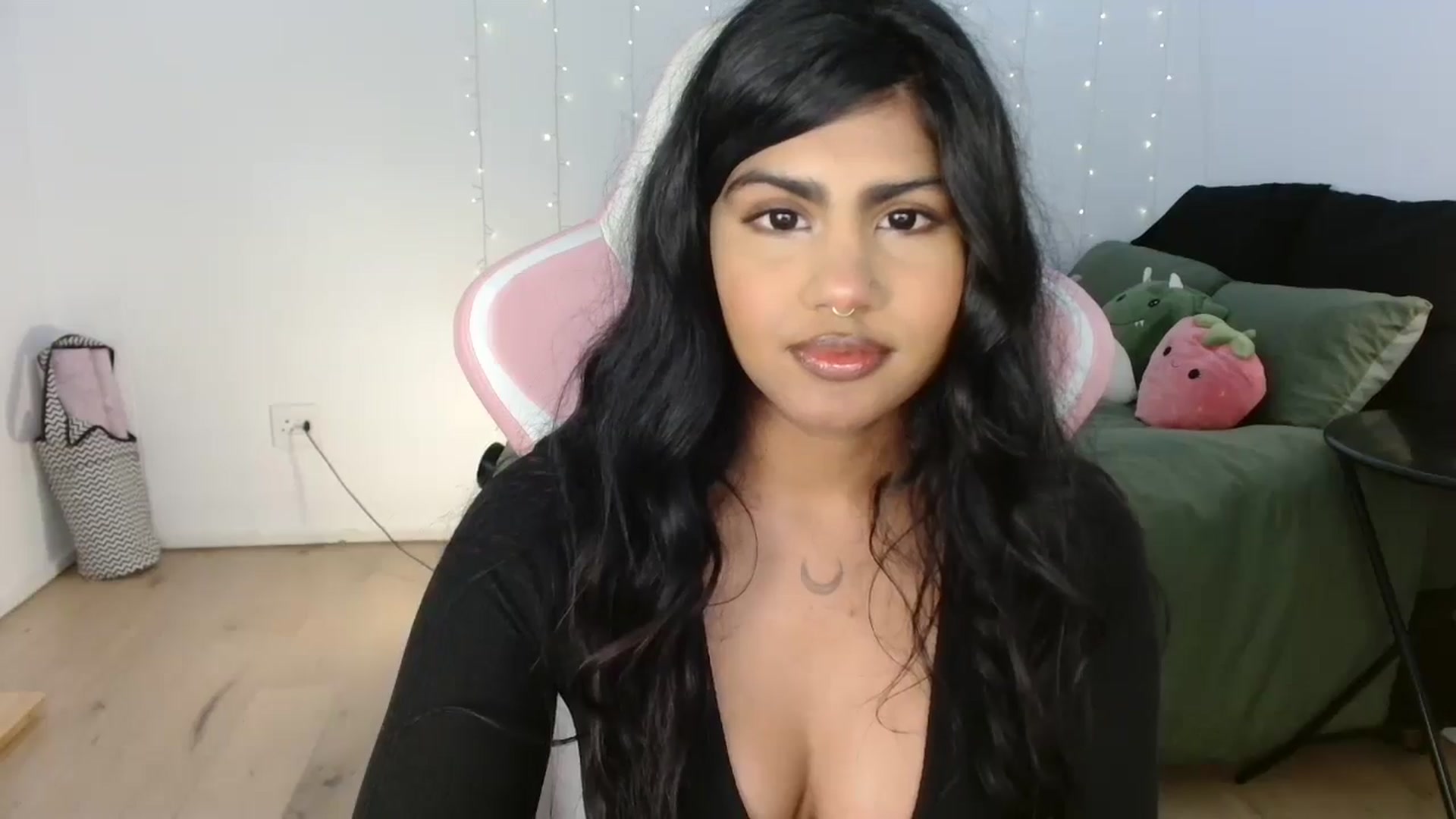 Gallery image thumbnail from Katara_'s myfreecams stream on, 08/06/2024, 10:04 image 15 of 20