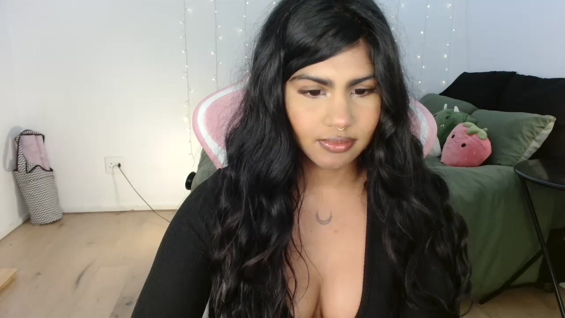 Gallery image thumbnail from Katara_'s myfreecams stream on, 08/06/2024, 10:04 image 18 of 20