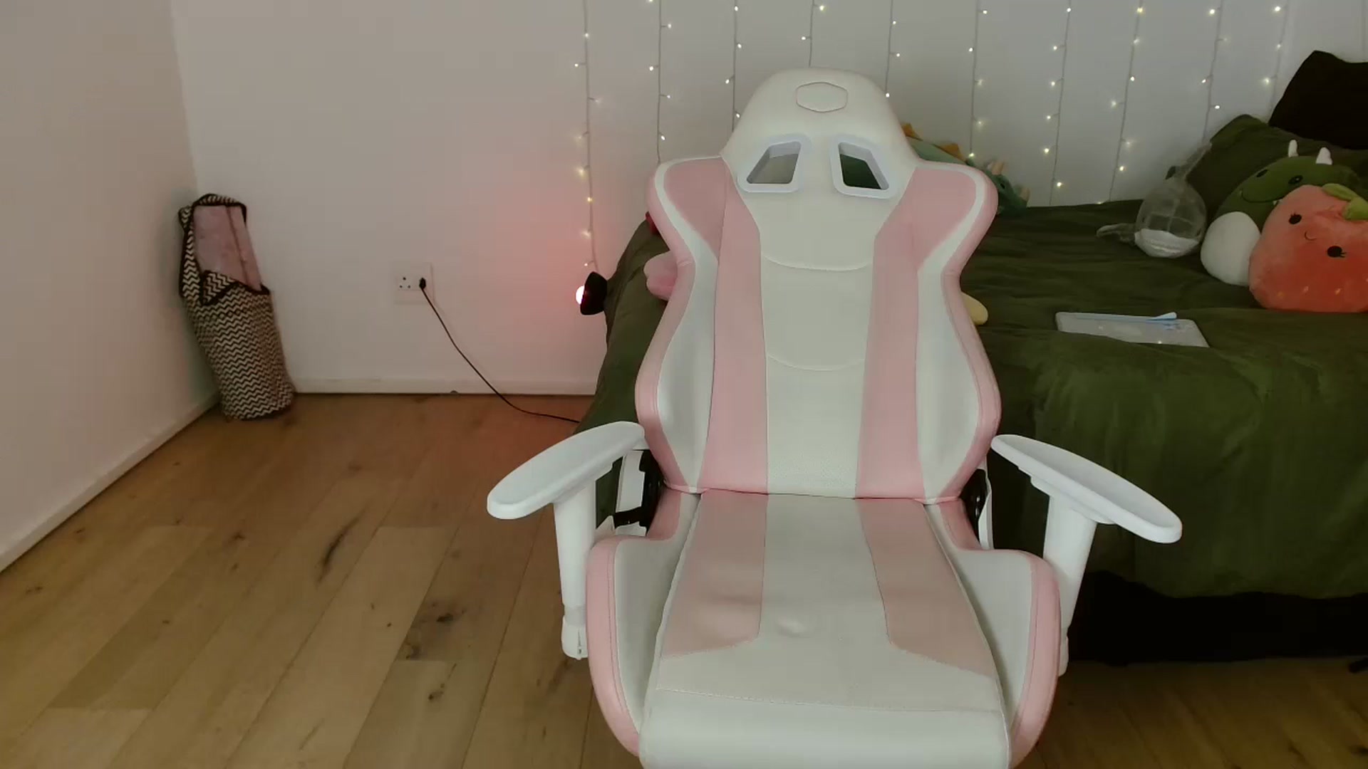 Gallery image thumbnail from Katara_'s myfreecams stream on, 08/13/2024, 11:53 image 11 of 20