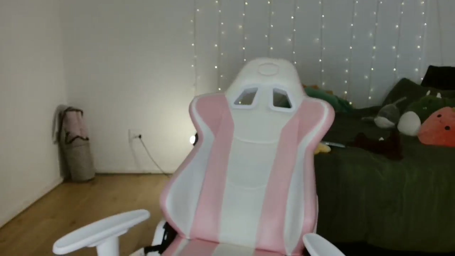 Gallery image thumbnail from Katara_'s myfreecams stream on, 08/14/2024, 13:11 image 16 of 20