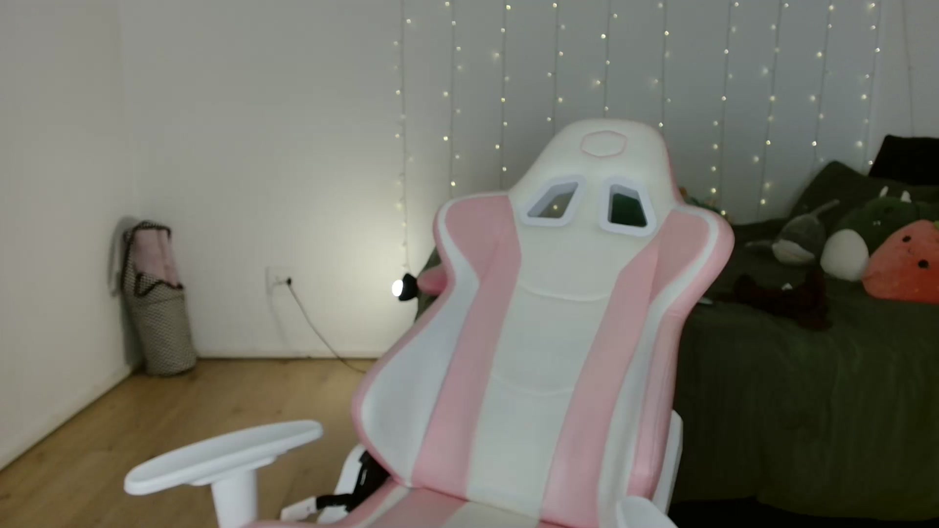 Gallery image thumbnail from Katara_'s myfreecams stream on, 08/14/2024, 13:11 image 17 of 20