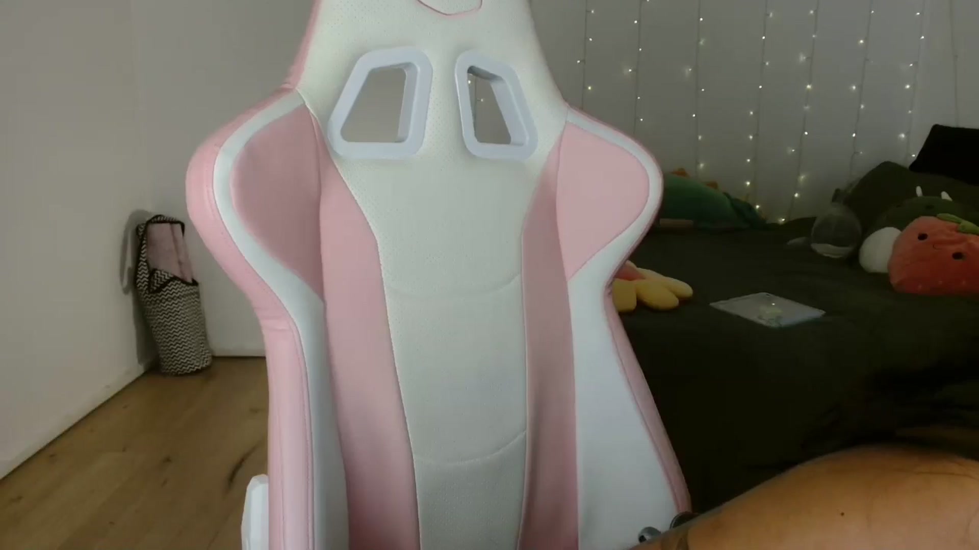 Gallery image thumbnail from Katara_'s myfreecams stream on, 08/15/2024, 10:14 image 12 of 20