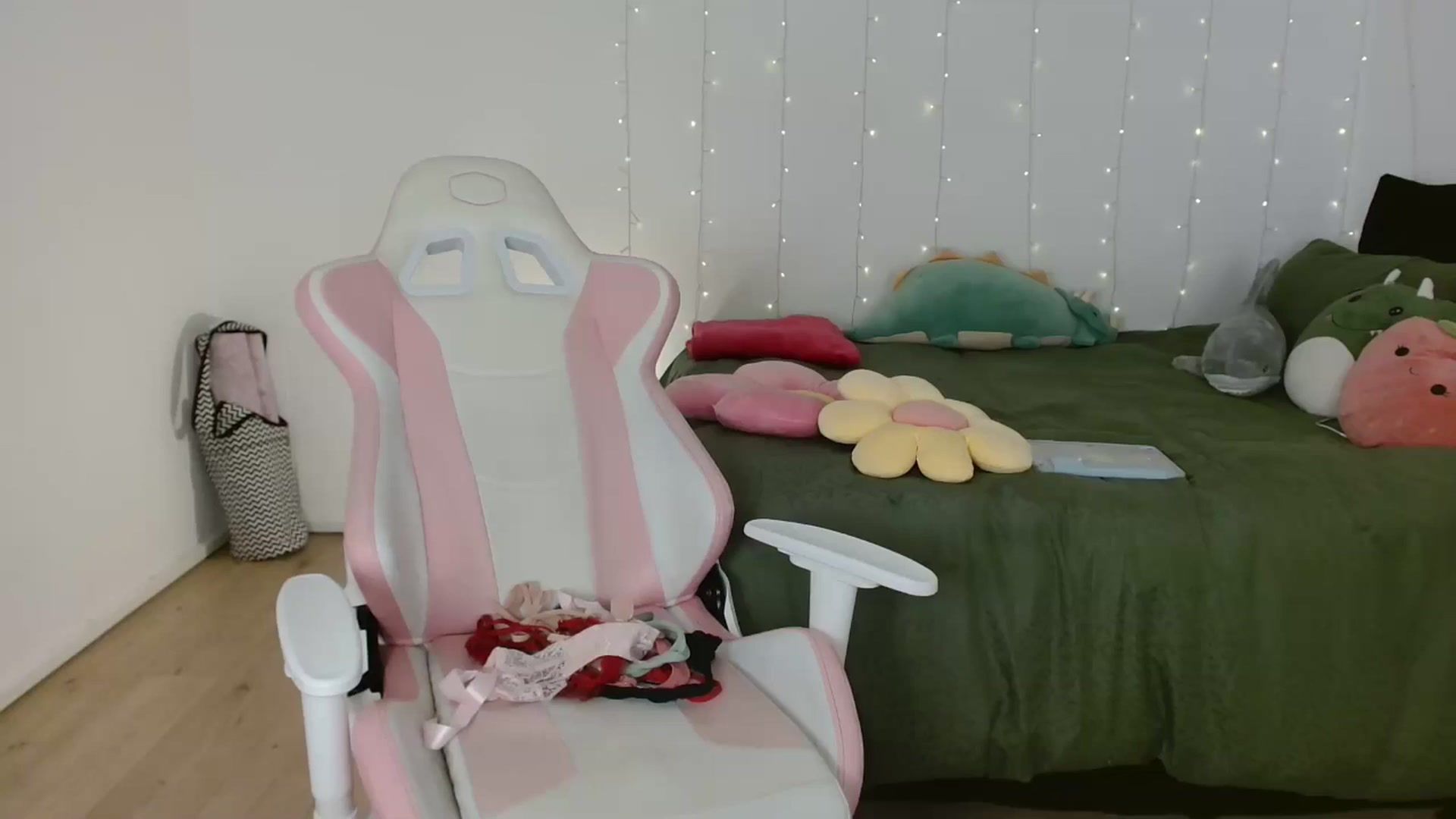 Gallery image thumbnail from Katara_'s myfreecams stream on, 08/16/2024, 13:29 image 19 of 20