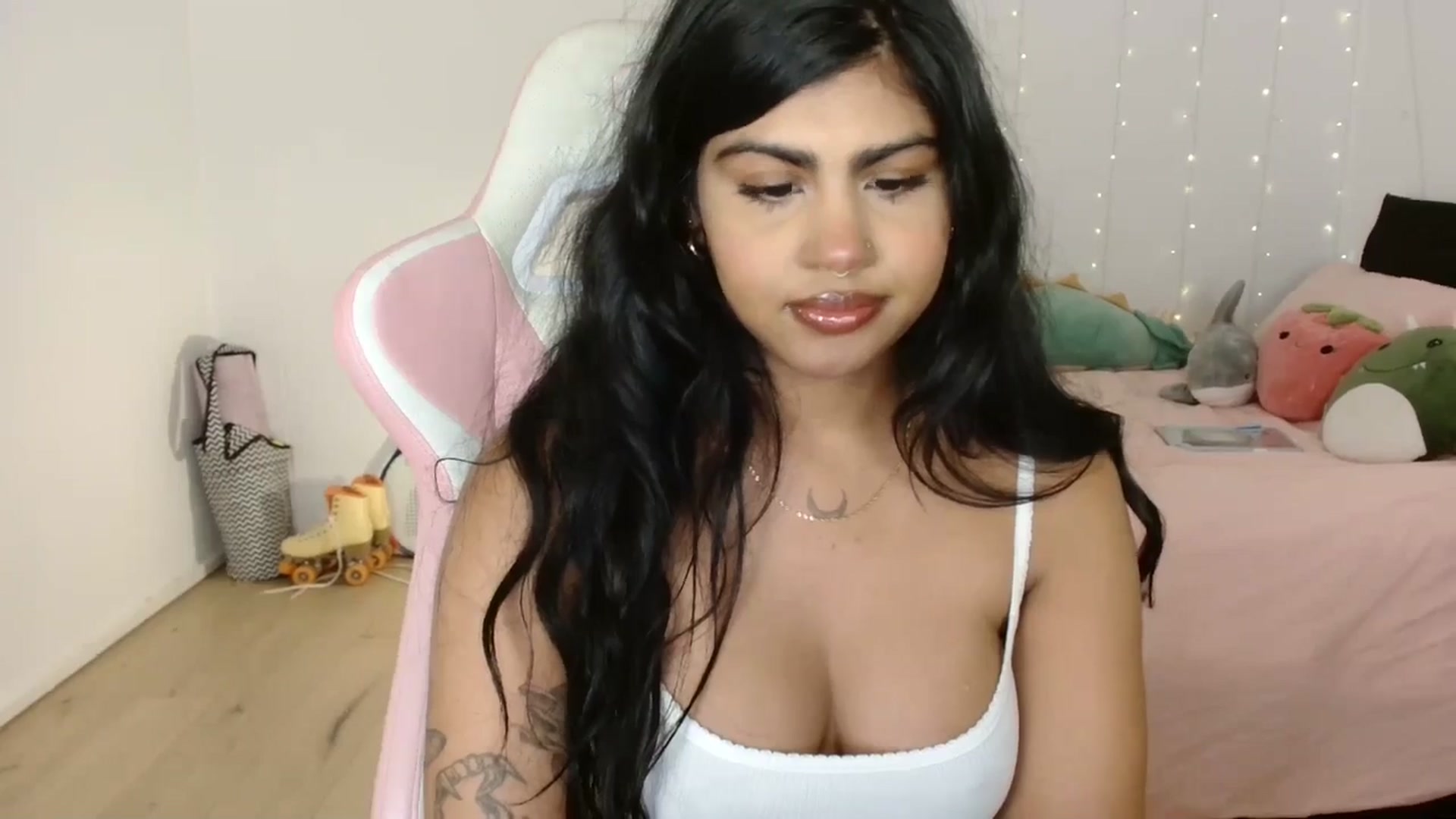 Gallery image thumbnail from Katara_'s myfreecams stream on, 08/22/2024, 13:22 image 7 of 20