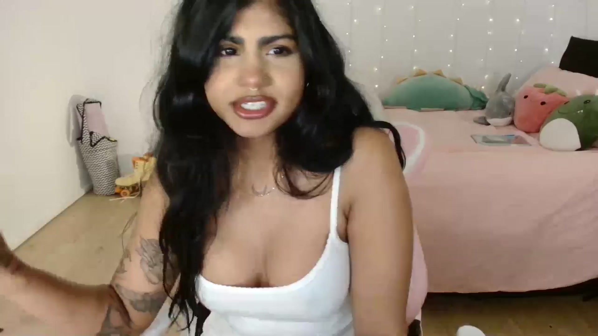 Gallery image thumbnail from Katara_'s myfreecams stream on, 08/22/2024, 14:48 image 16 of 20