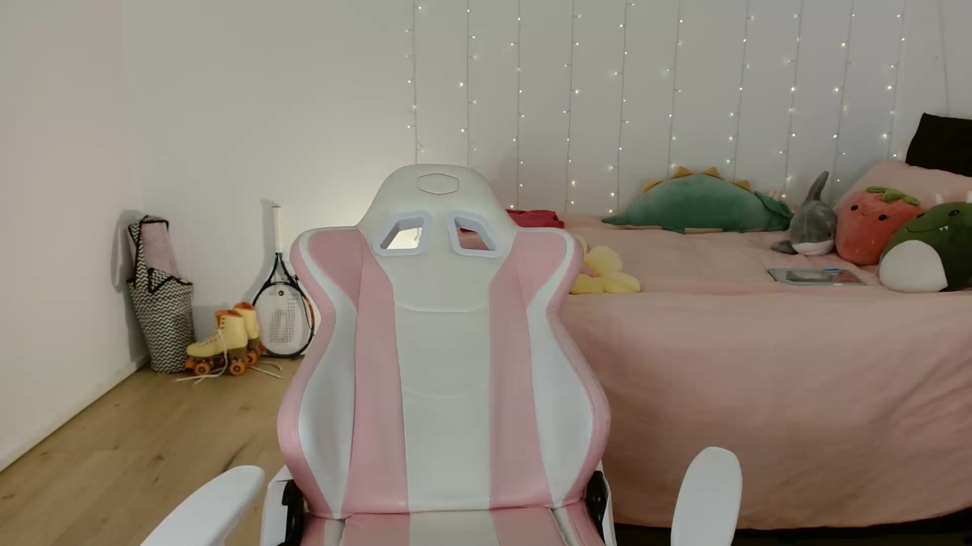 Gallery image thumbnail from Katara_'s myfreecams stream on, 08/22/2024, 14:48 image 1 of 20