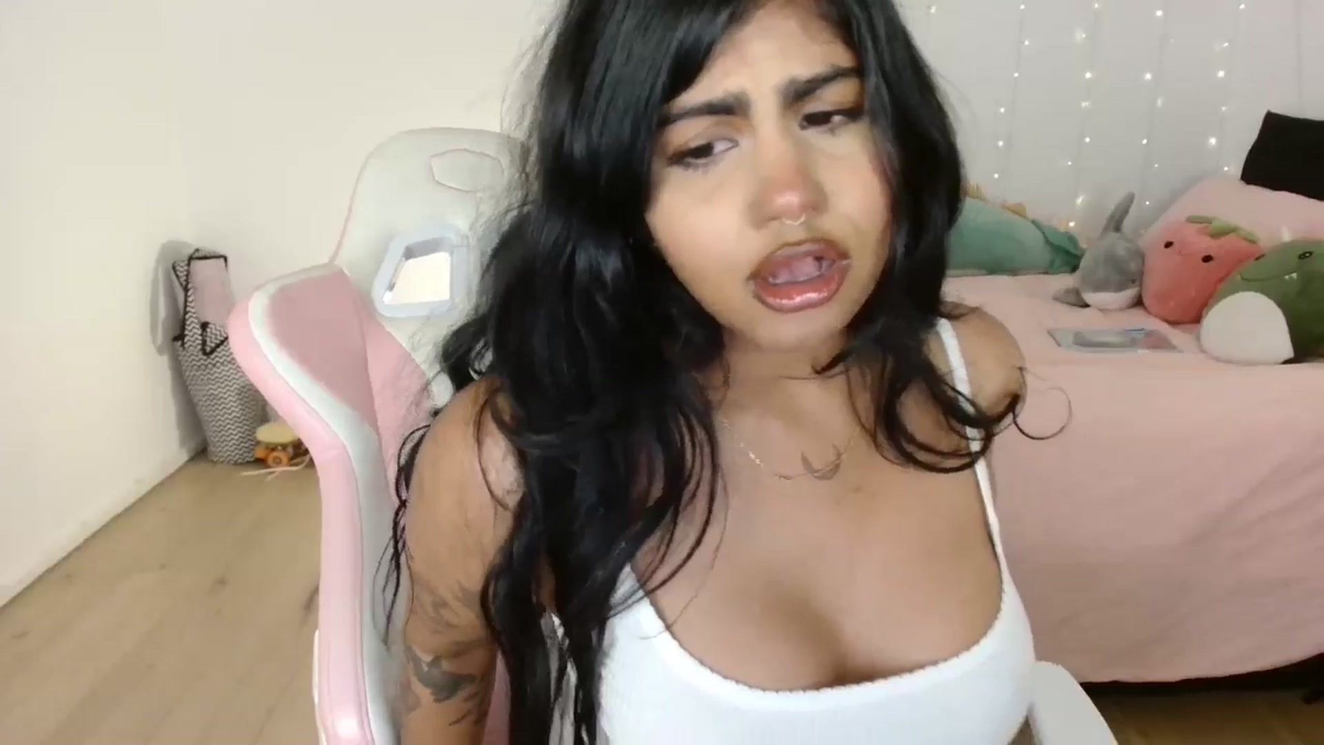 Gallery image thumbnail from Katara_'s myfreecams stream on, 08/22/2024, 14:48 image 10 of 20