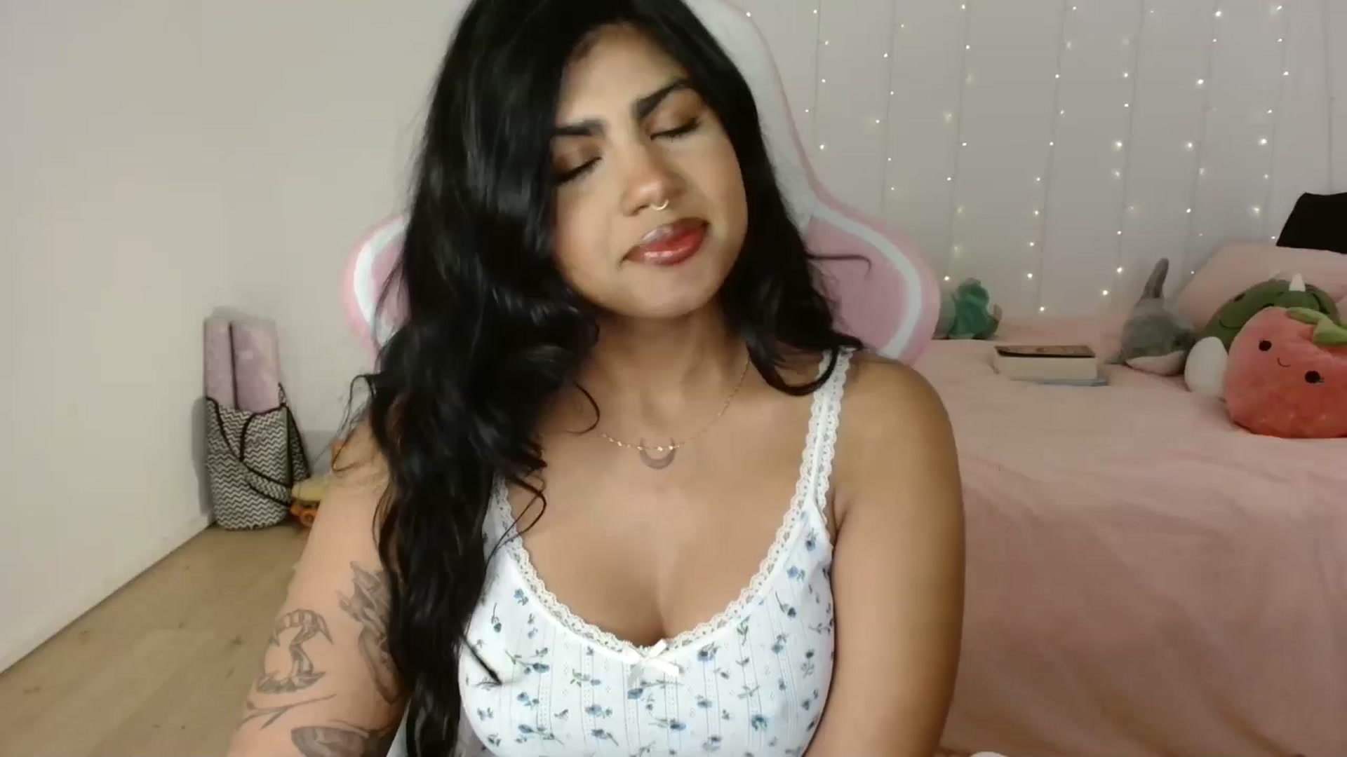 Gallery image thumbnail from Katara_'s myfreecams stream on, 09/19/2024, 09:50 image 1 of 20