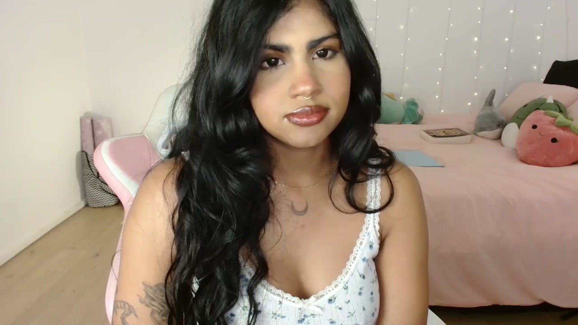 Gallery image thumbnail from Katara_'s myfreecams stream on, 09/19/2024, 09:50 image 16 of 20