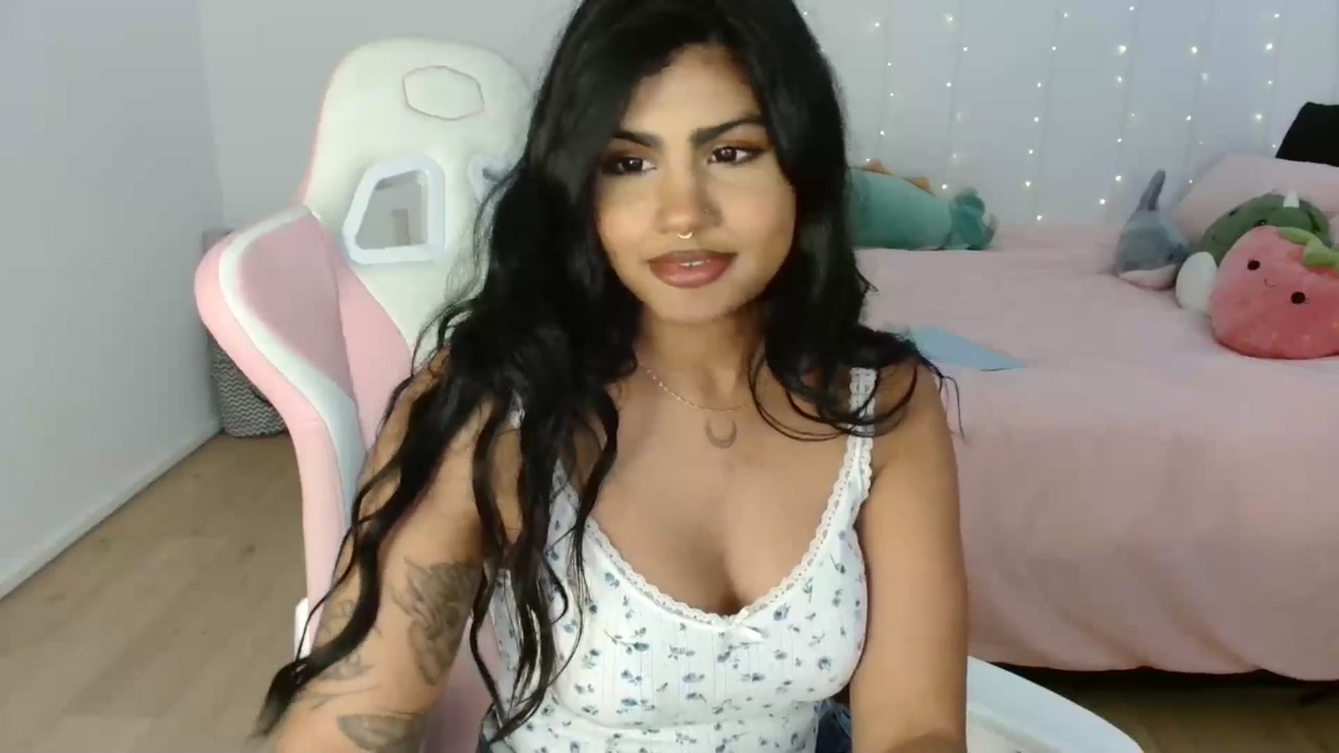 Gallery image thumbnail from Katara_'s myfreecams stream on, 09/19/2024, 12:54 image 12 of 20