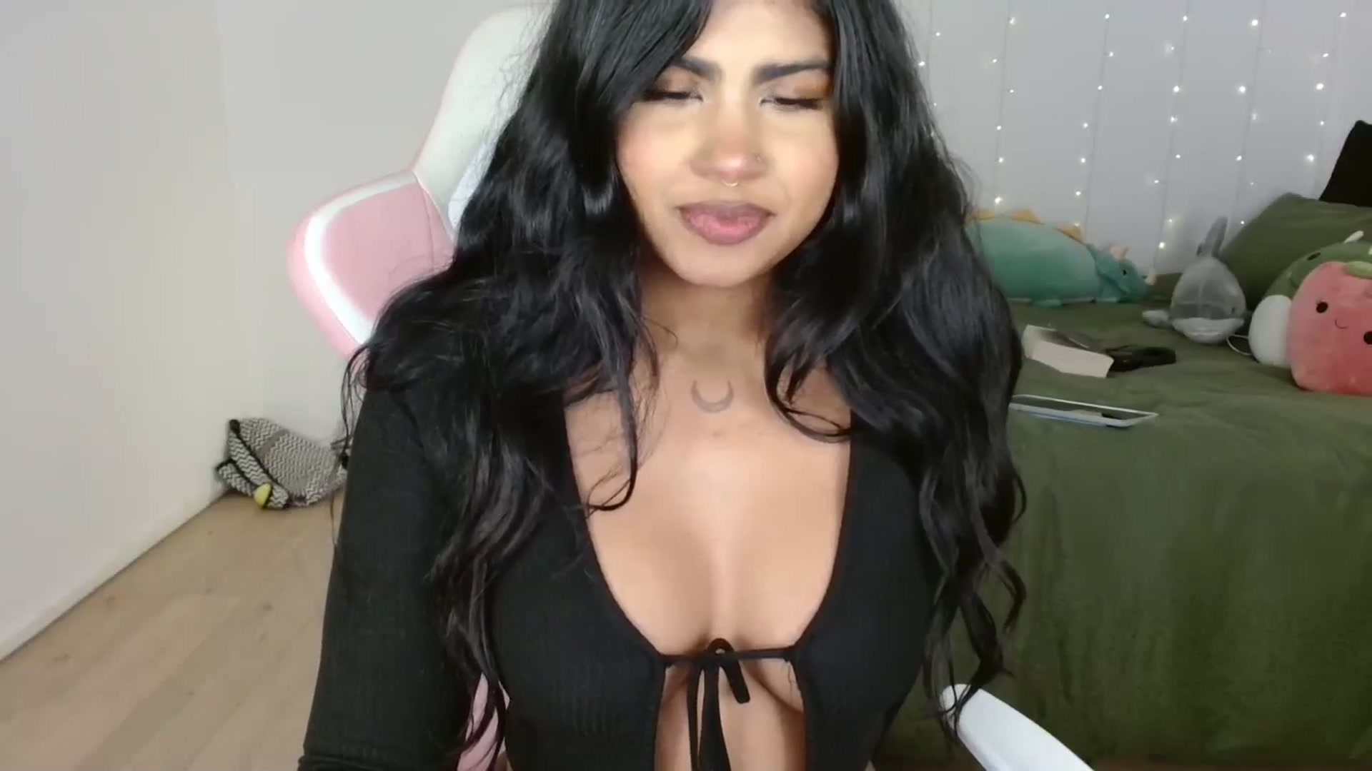 Gallery image thumbnail from Katara_'s myfreecams stream on, 10/02/2024, 09:40 image 8 of 20
