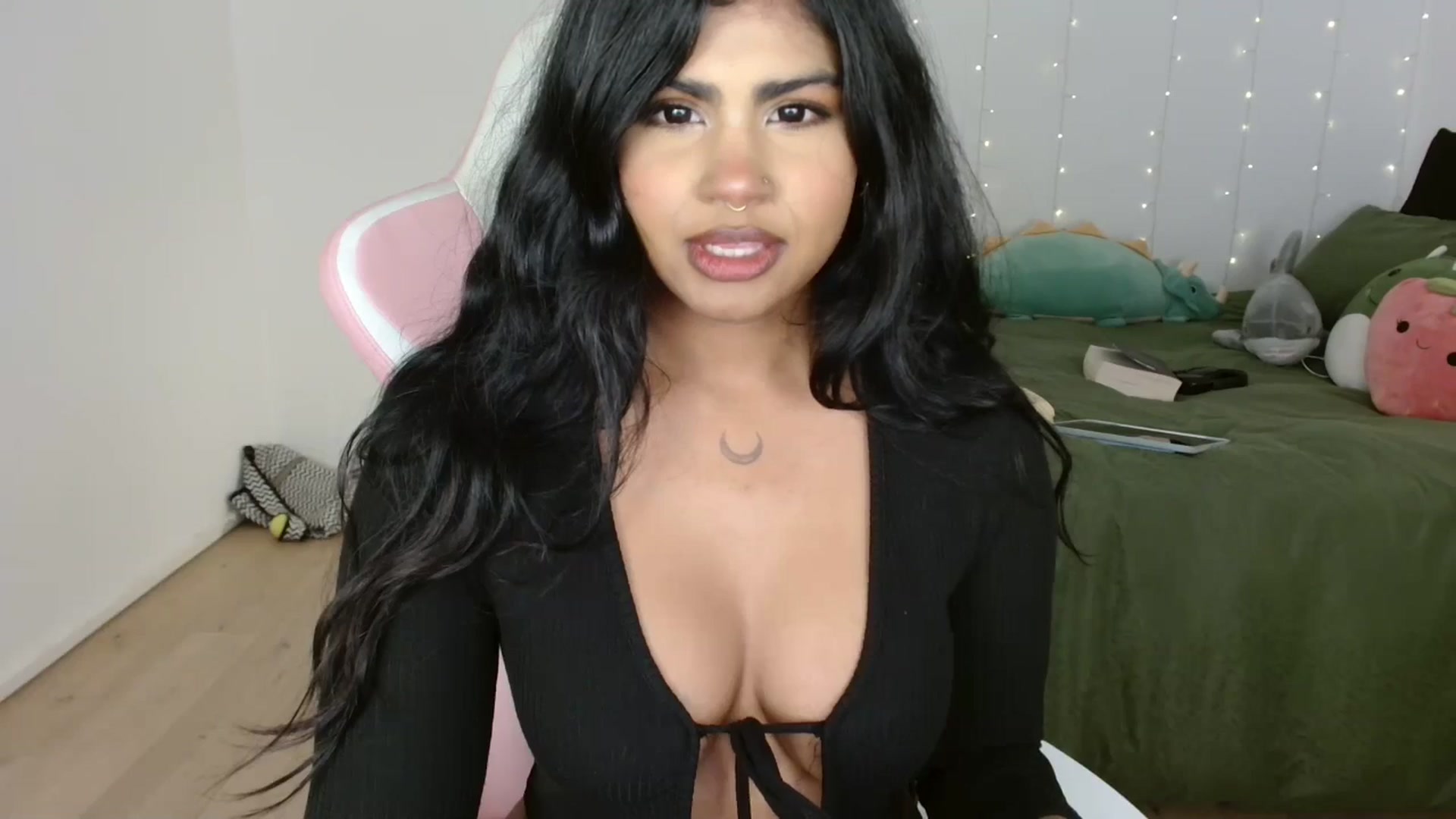Gallery image thumbnail from Katara_'s myfreecams stream on, 10/02/2024, 09:40 image 7 of 20