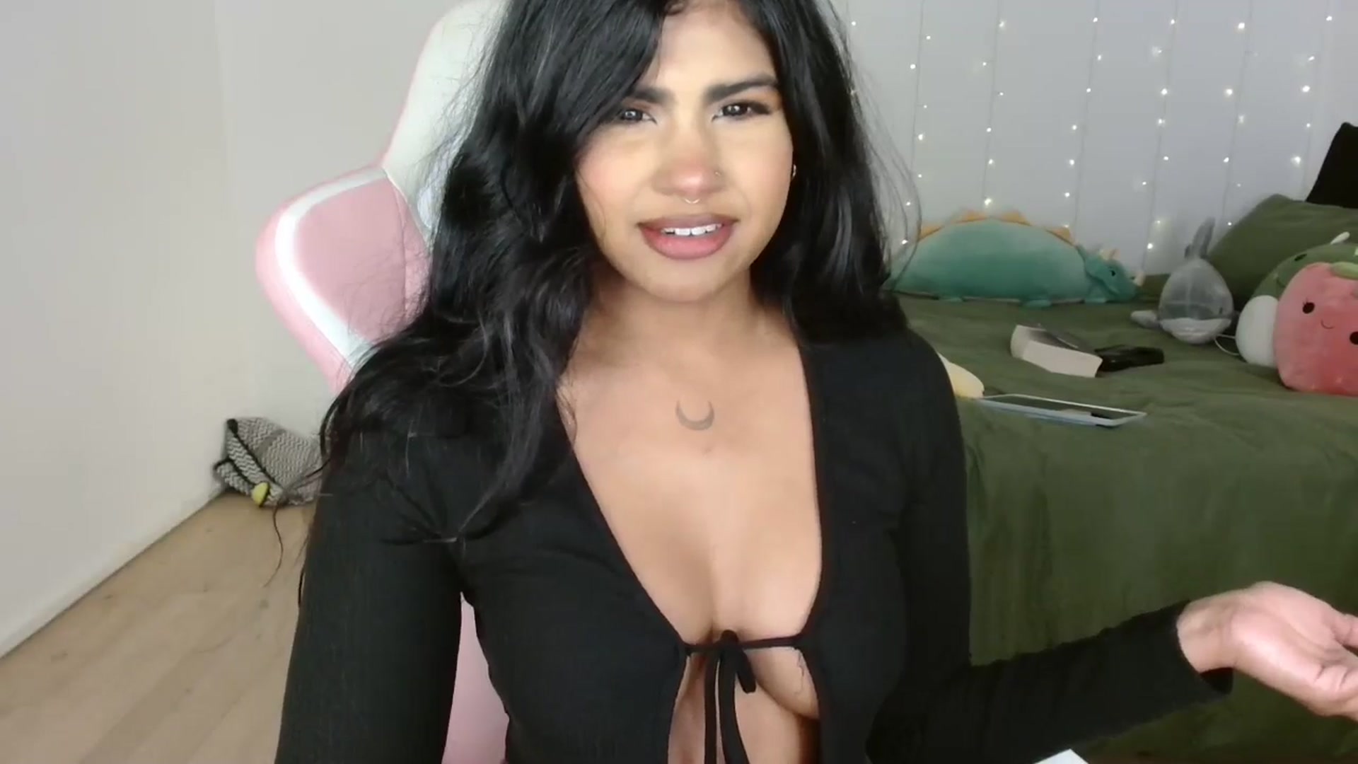 Gallery image thumbnail from Katara_'s myfreecams stream on, 10/02/2024, 09:40 image 5 of 20