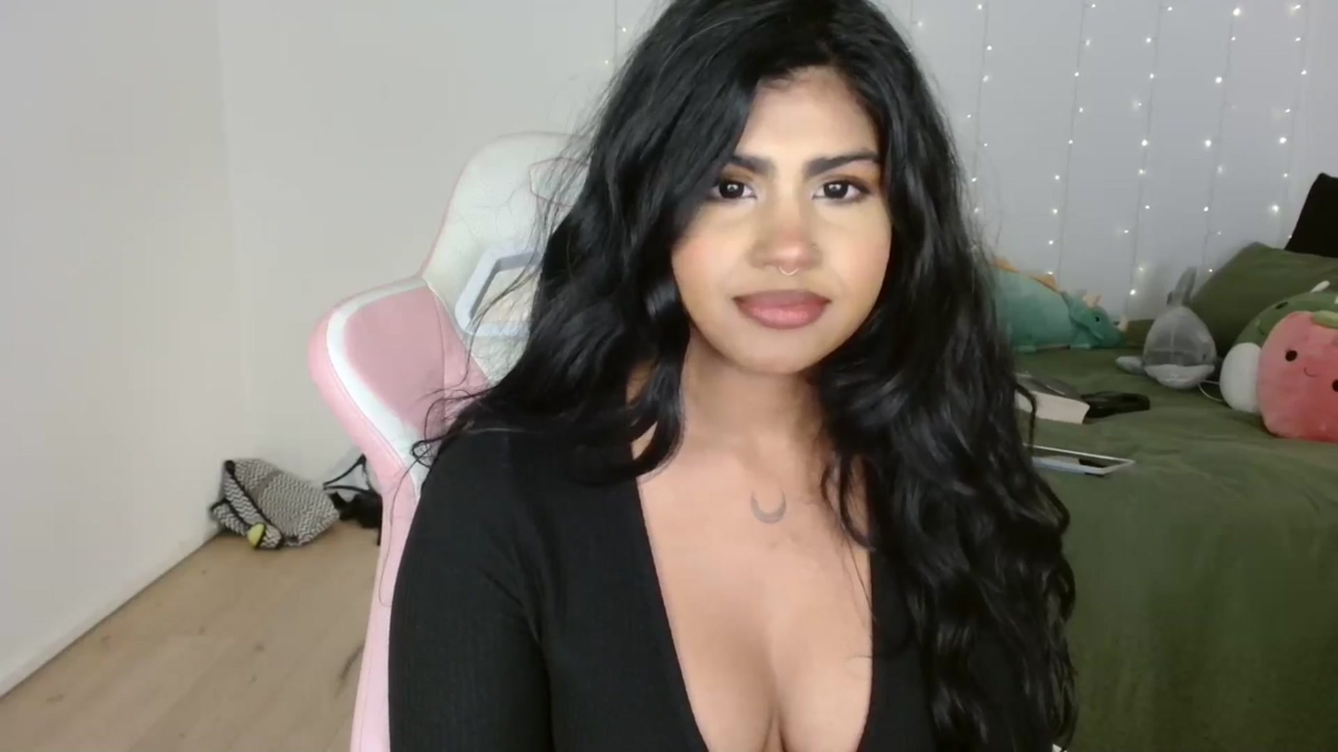 Gallery image thumbnail from Katara_'s myfreecams stream on, 10/02/2024, 10:15 image 9 of 20