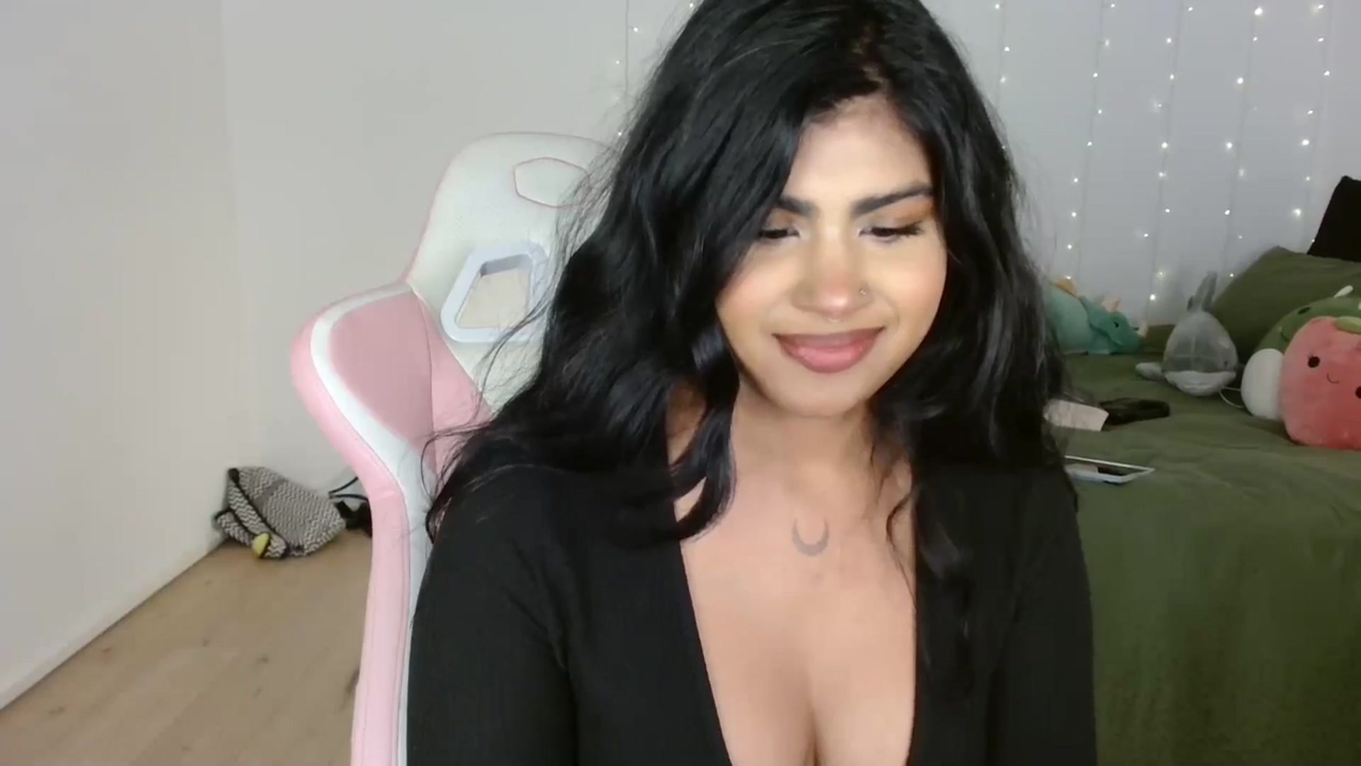 Gallery image thumbnail from Katara_'s myfreecams stream on, 10/02/2024, 10:15 image 11 of 20