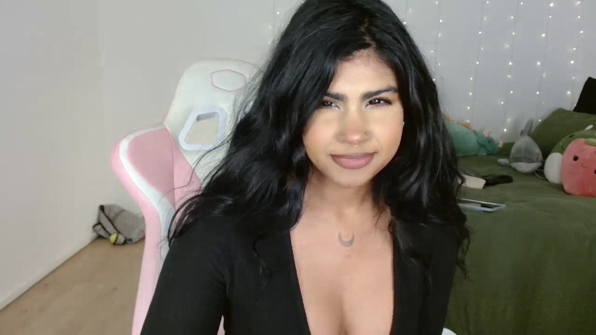 Gallery image thumbnail from Katara_'s myfreecams stream on, 10/02/2024, 10:15 image 7 of 20