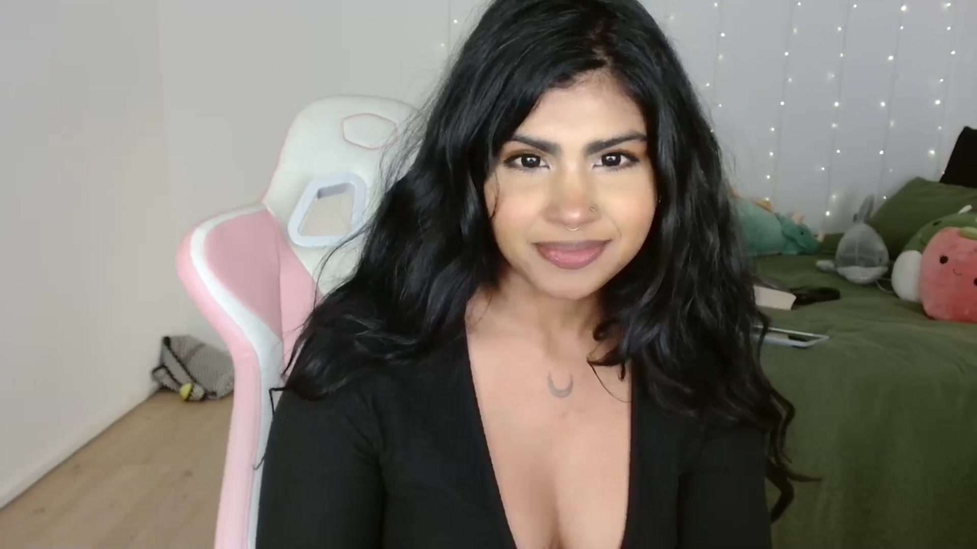 Gallery image thumbnail from Katara_'s myfreecams stream on, 10/02/2024, 10:15 image 6 of 20