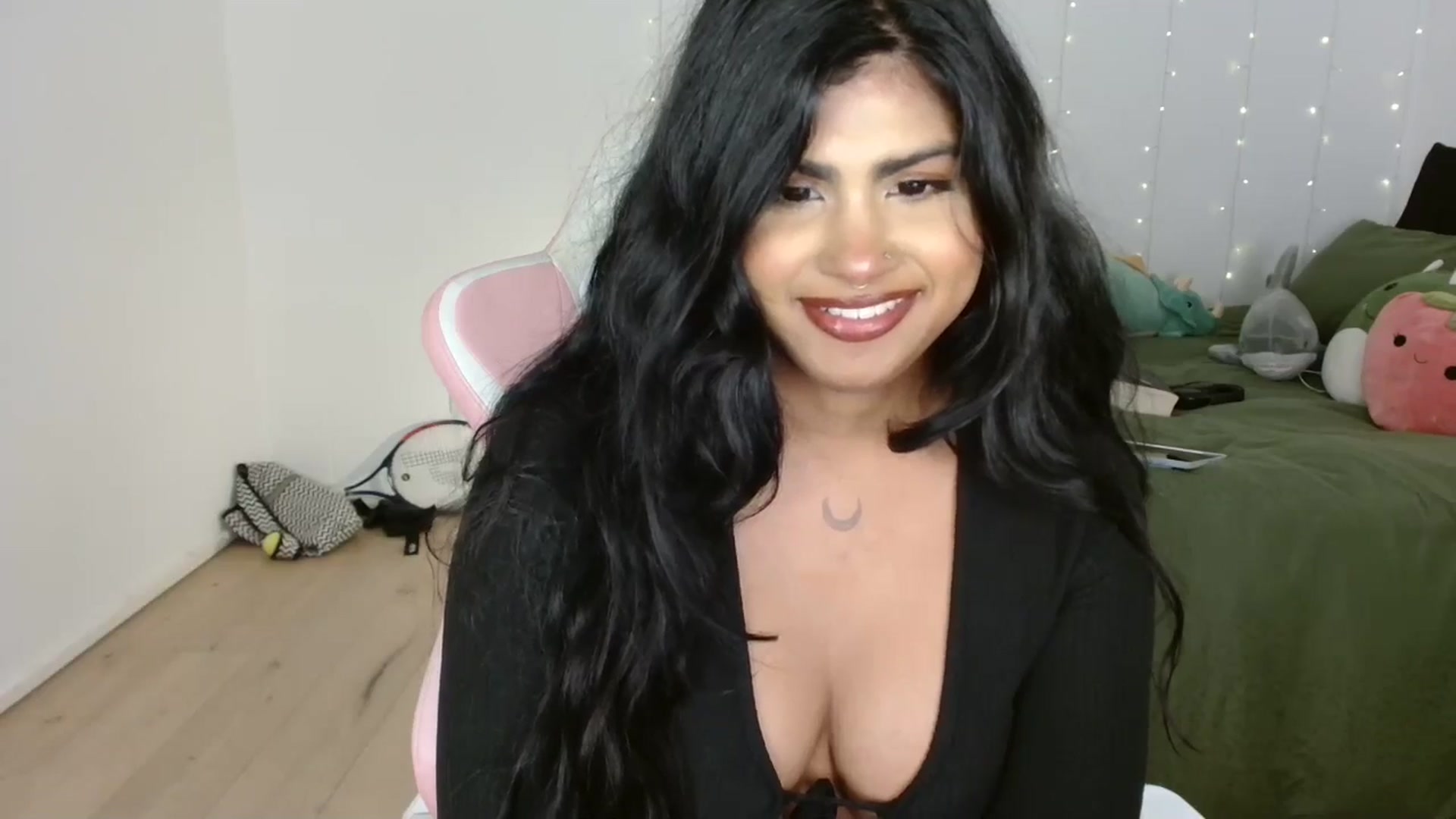 Gallery image thumbnail from Katara_'s myfreecams stream on, 10/02/2024, 12:32 image 4 of 20