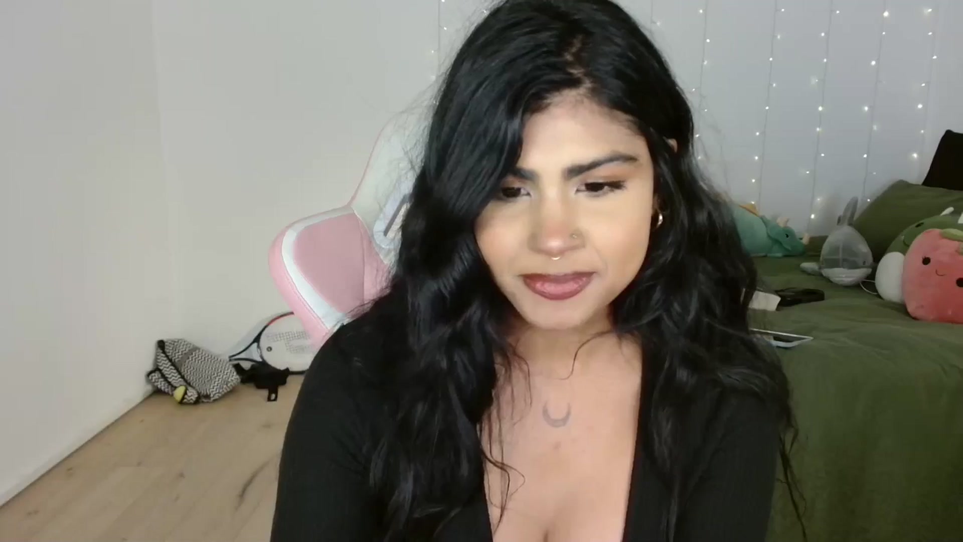 Gallery image thumbnail from Katara_'s myfreecams stream on, 10/02/2024, 12:32 image 17 of 20
