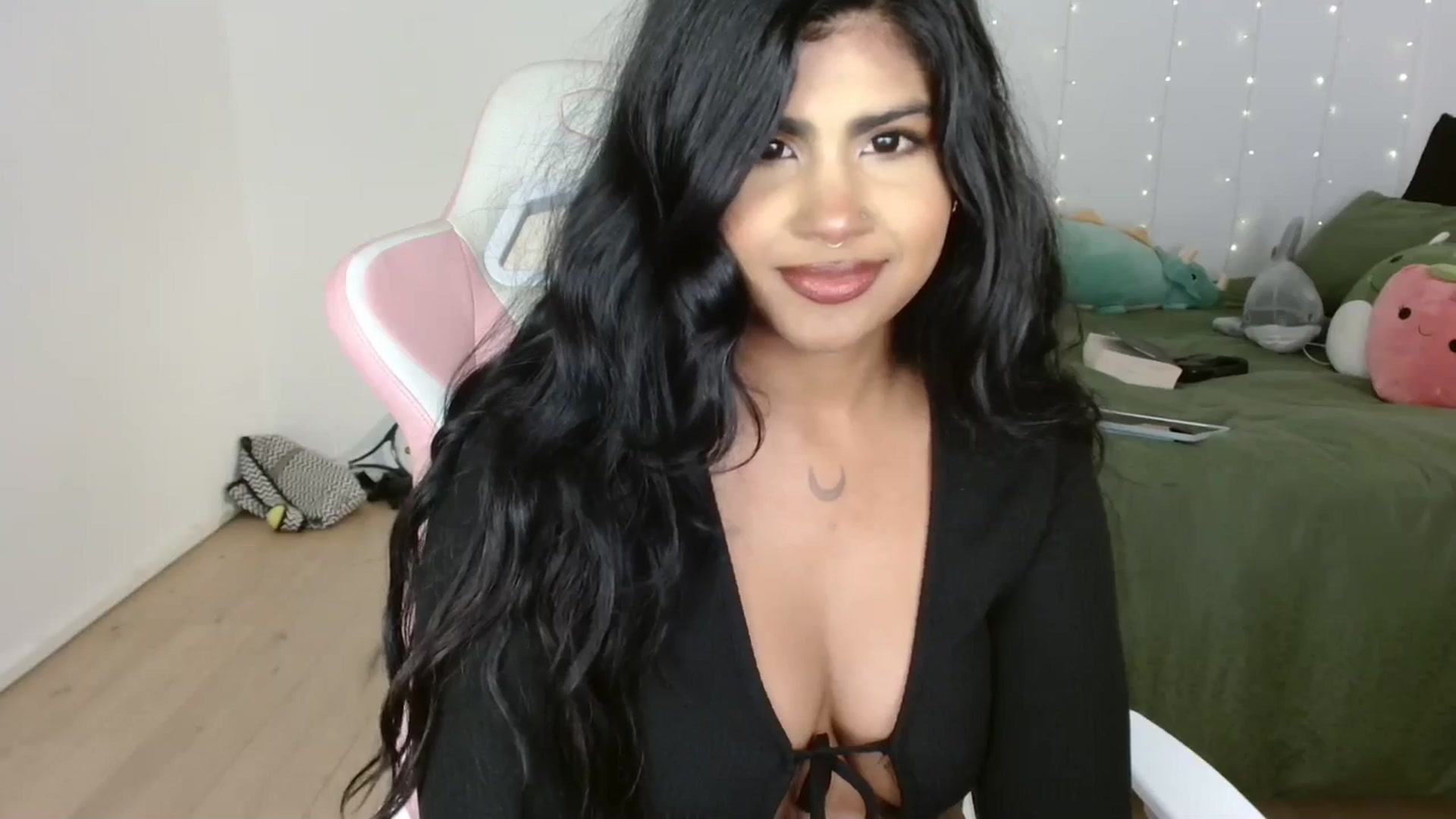 Gallery image thumbnail from Katara_'s myfreecams stream on, 10/02/2024, 12:32 image 10 of 20