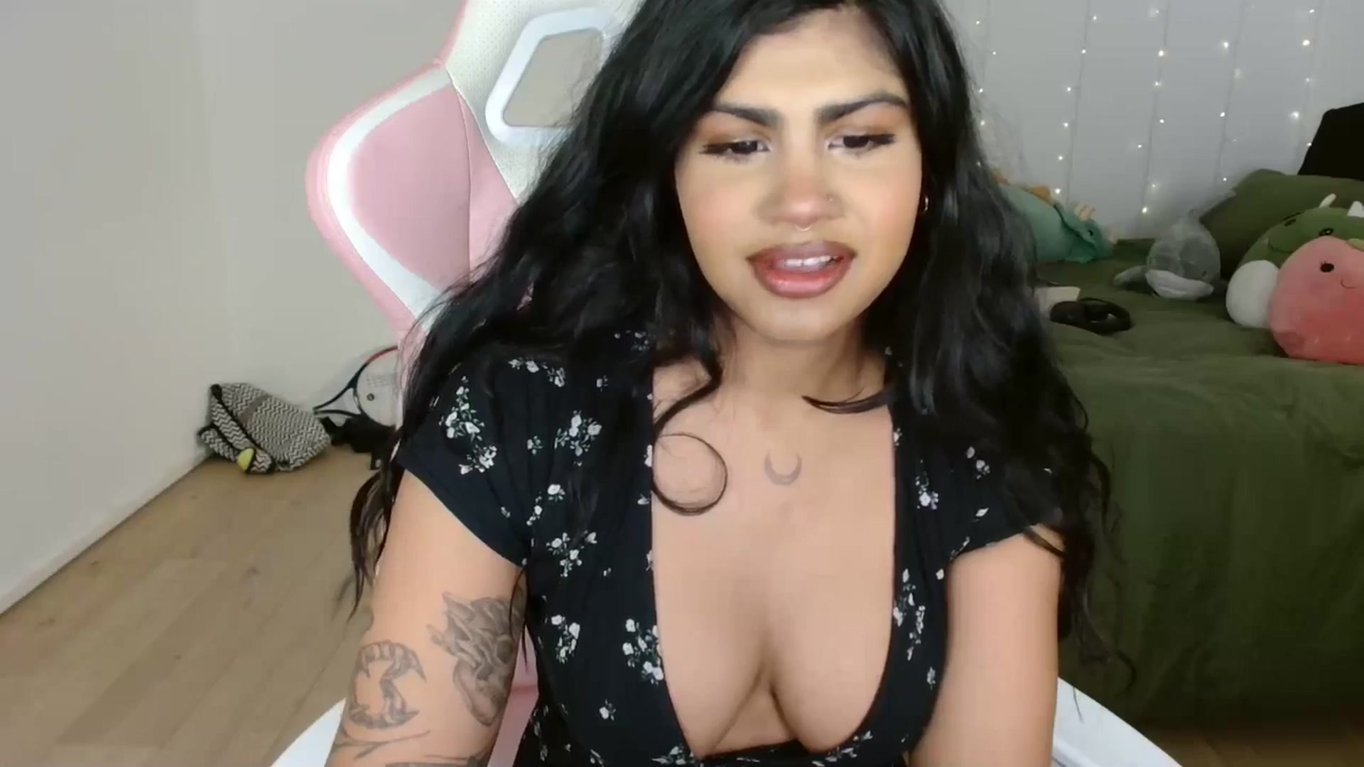 Gallery image thumbnail from Katara_'s myfreecams stream on, 10/03/2024, 09:09 image 20 of 20