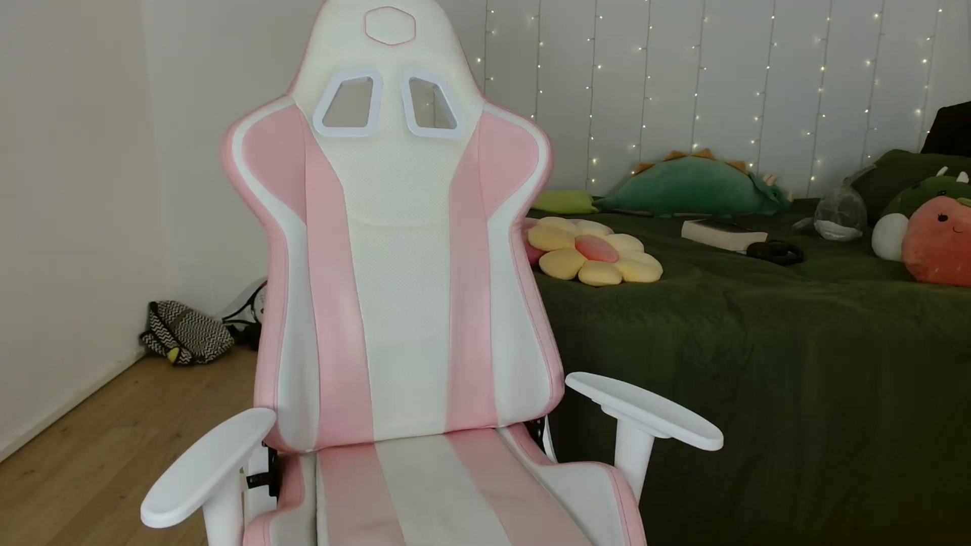 Gallery image thumbnail from Katara_'s myfreecams stream on, 10/03/2024, 09:09 image 3 of 20