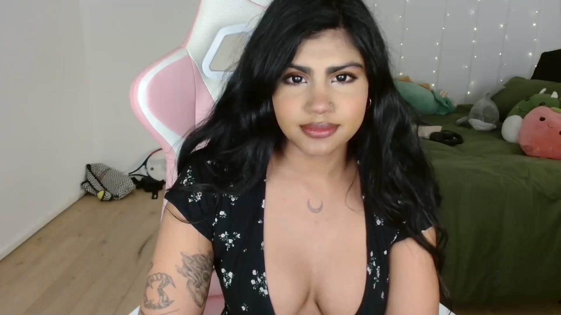 Gallery image thumbnail from Katara_'s myfreecams stream on, 10/03/2024, 09:09 image 12 of 20