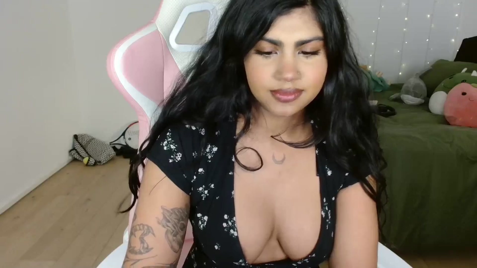 Gallery image thumbnail from Katara_'s myfreecams stream on, 10/03/2024, 09:09 image 17 of 20