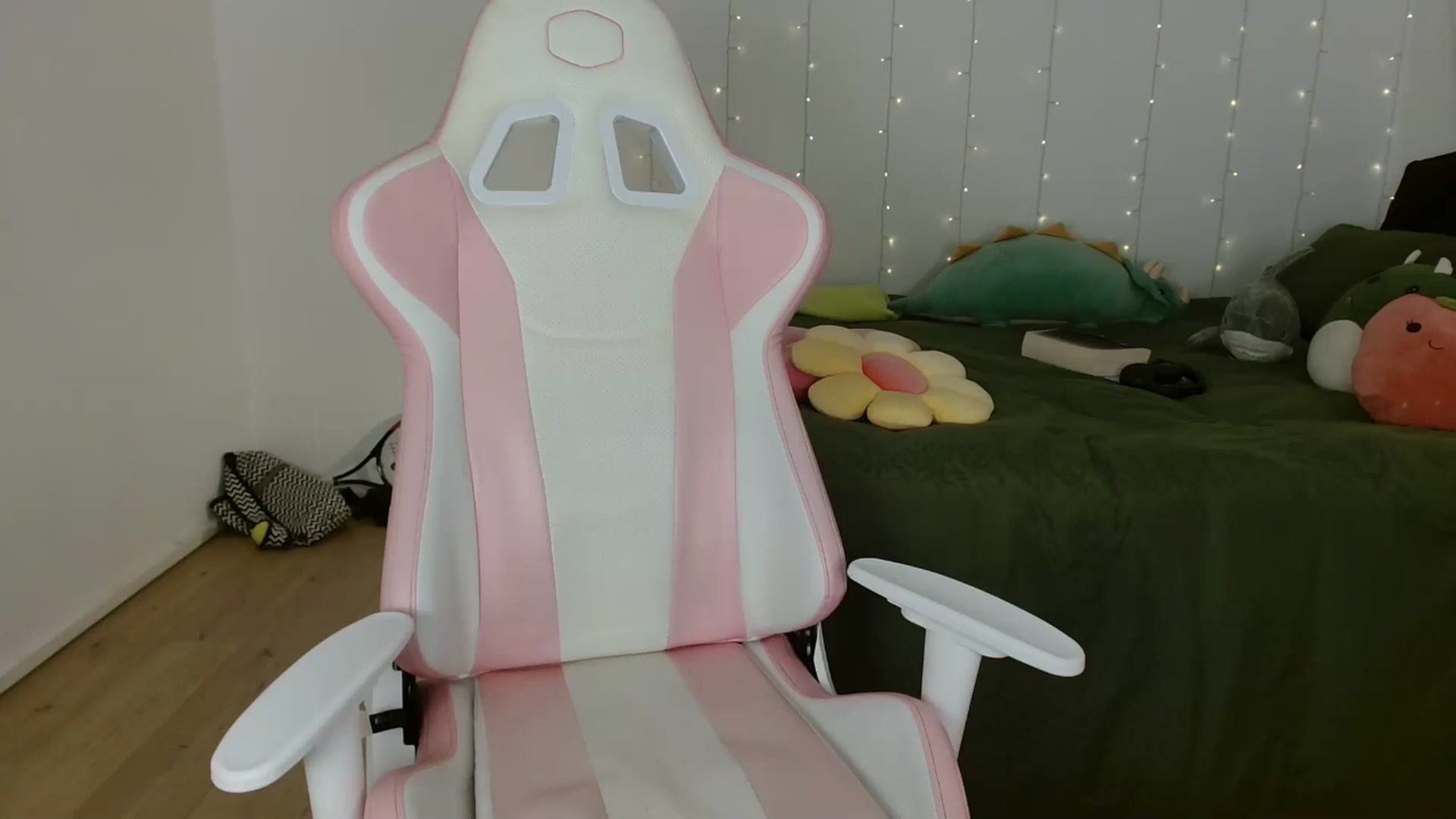 Gallery image thumbnail from Katara_'s myfreecams stream on, 10/03/2024, 09:09 image 2 of 20
