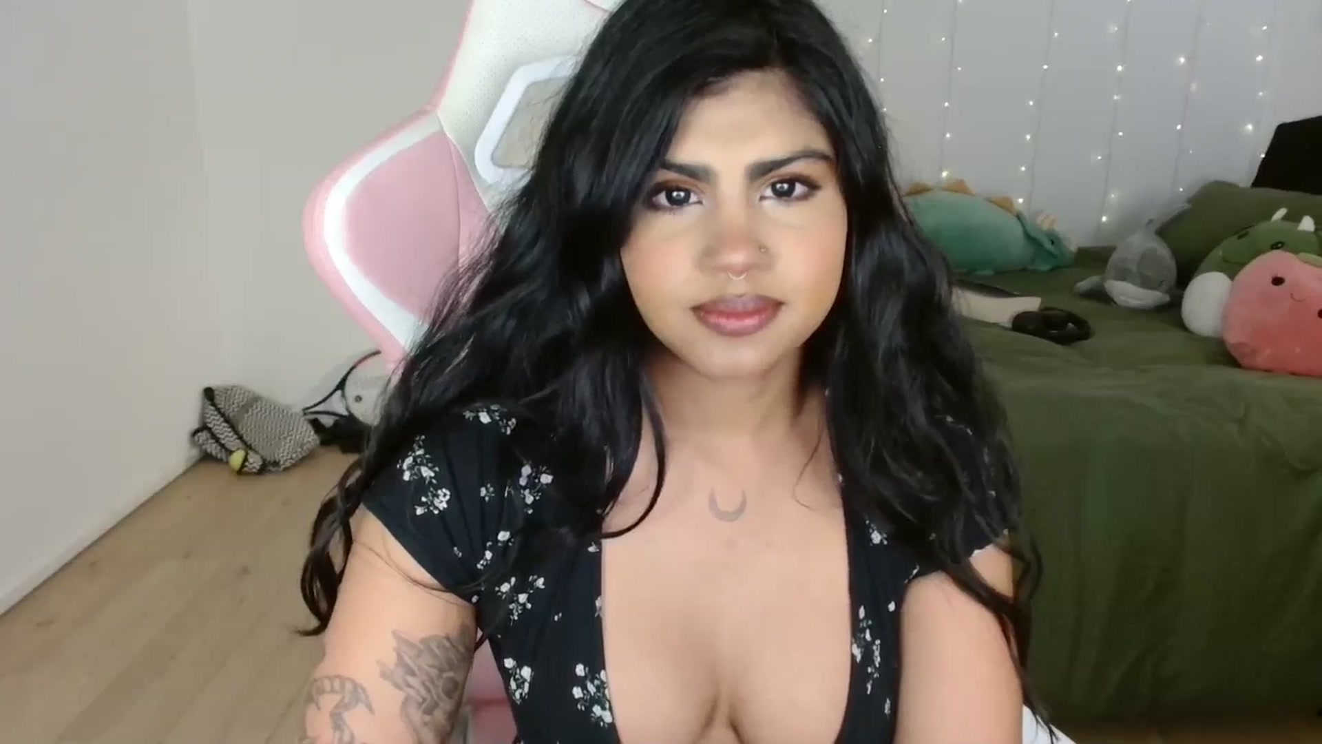 Gallery image thumbnail from Katara_'s myfreecams stream on, 10/03/2024, 09:09 image 13 of 20