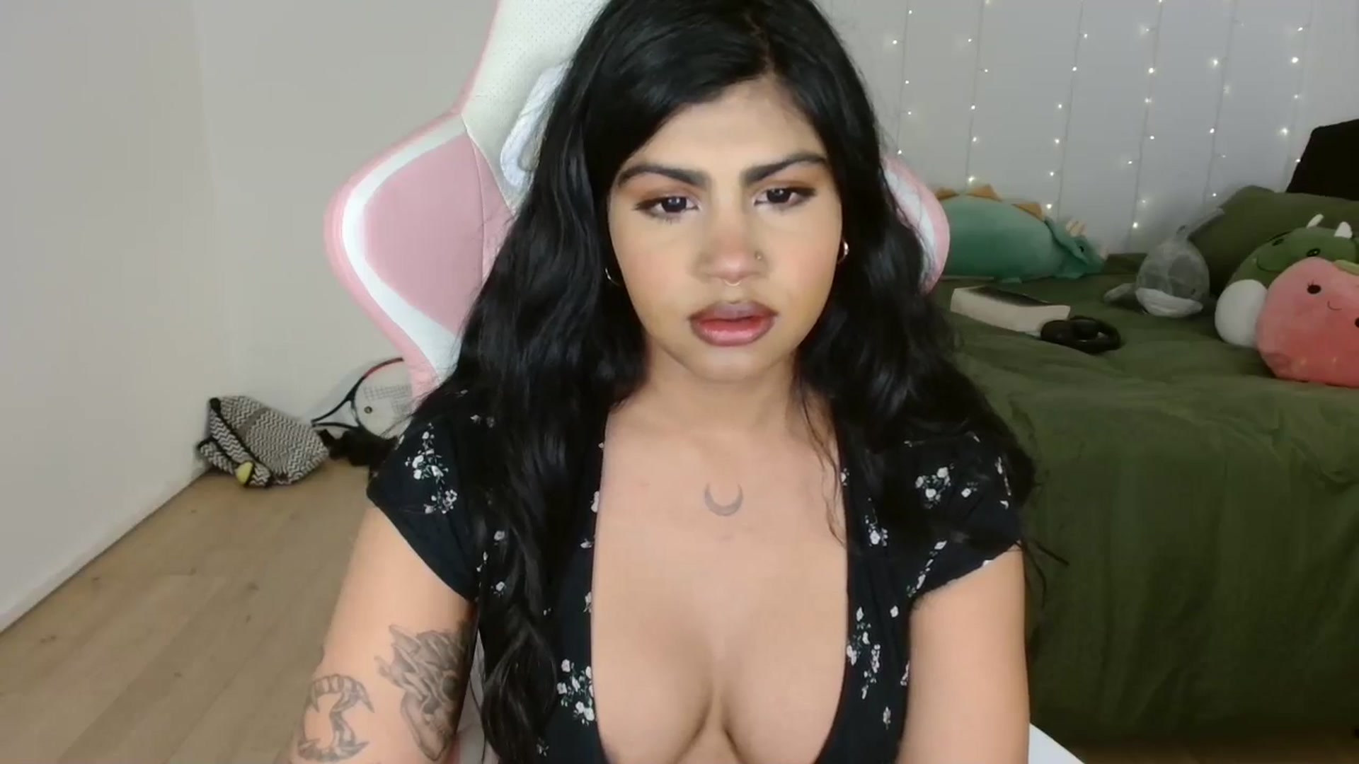 Gallery image thumbnail from Katara_'s myfreecams stream on, 10/03/2024, 09:09 image 10 of 20